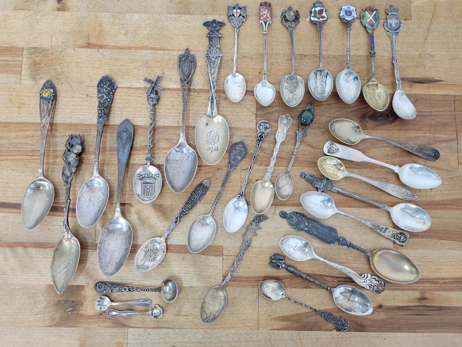 Collection of Sterling Silver souvenir Spoons (1 of 11)