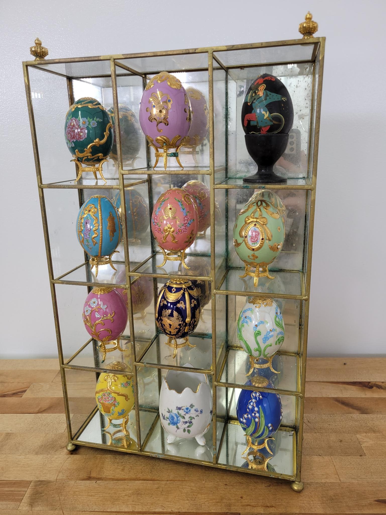Grouping of 12 Decorated Collectors Eggs (1 of 14)