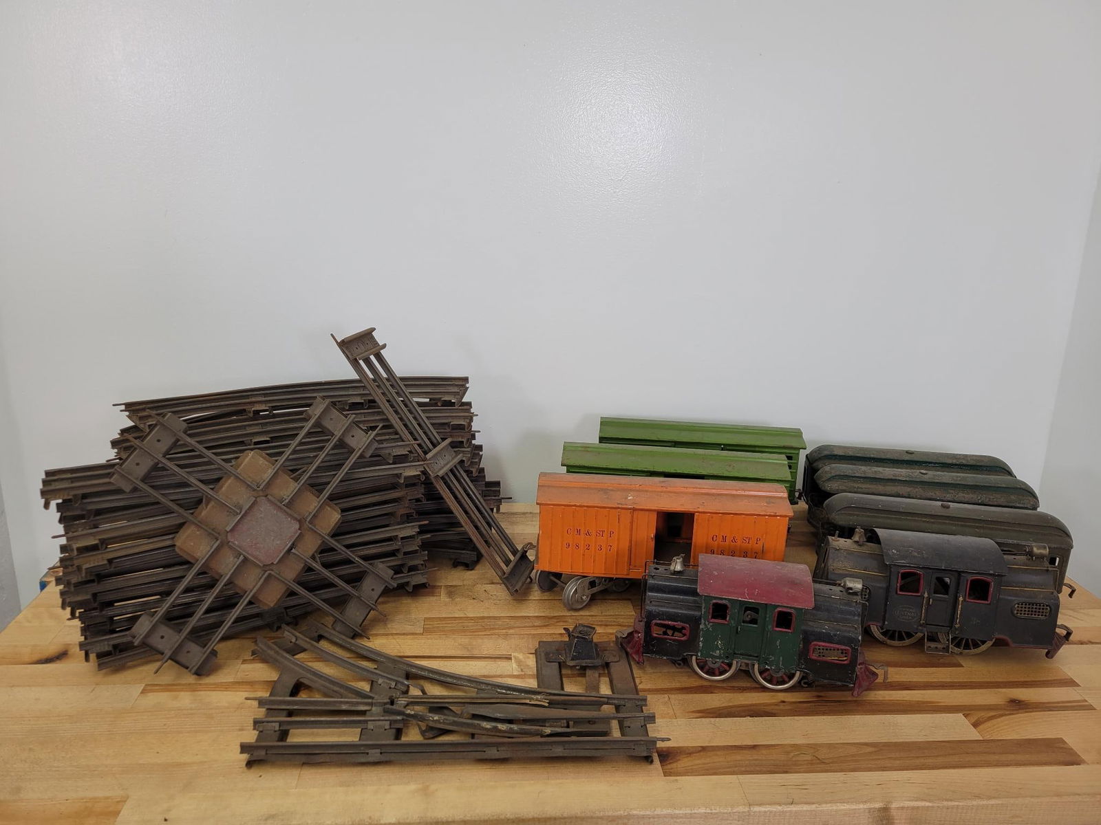 Vintage Standard Guage Train Set with Tracks (1 of 20)