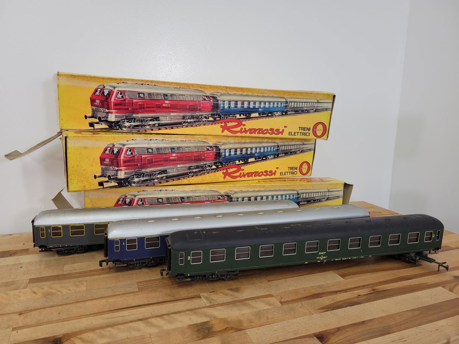 Rivarossi HO Scale Model Train Cars in Boxes (1 of 9)