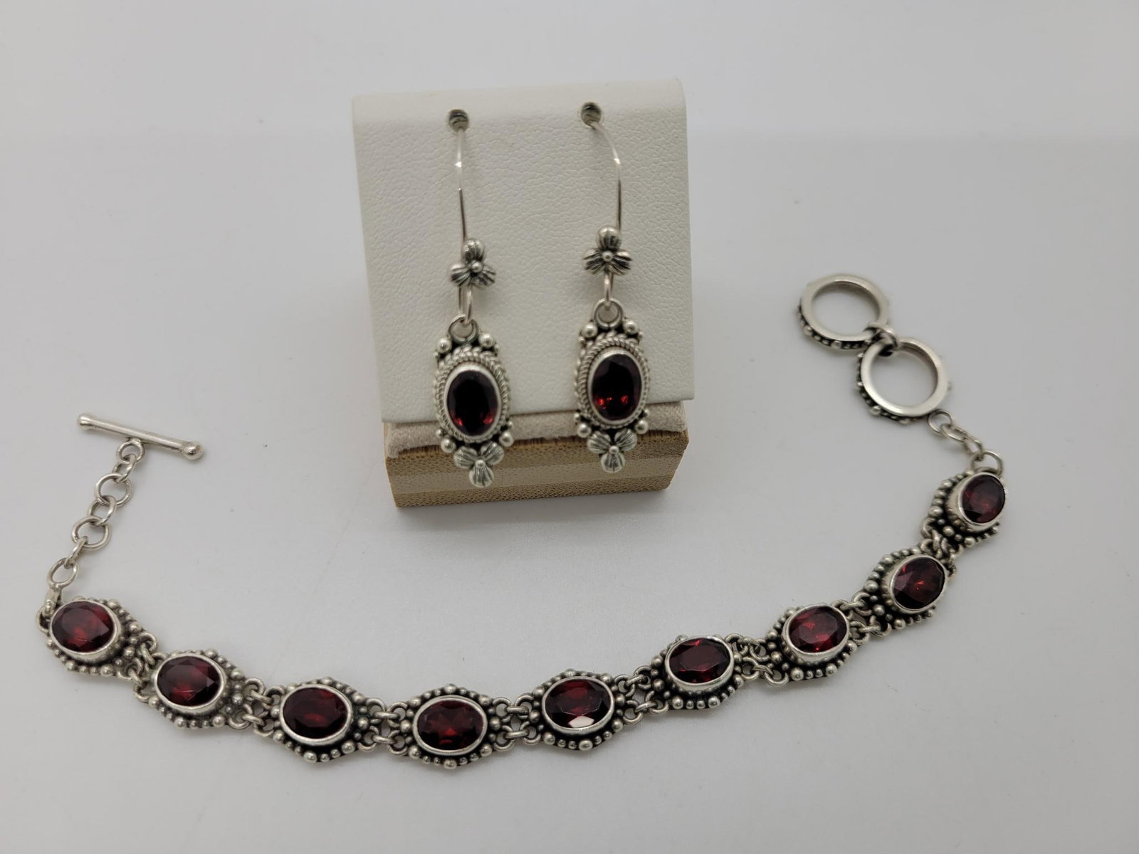Indonesian Silver Earring And Bracelet Set: Description: Classy Indonesian silver and what appears to be garnet earring and bracelet set (26.6g)