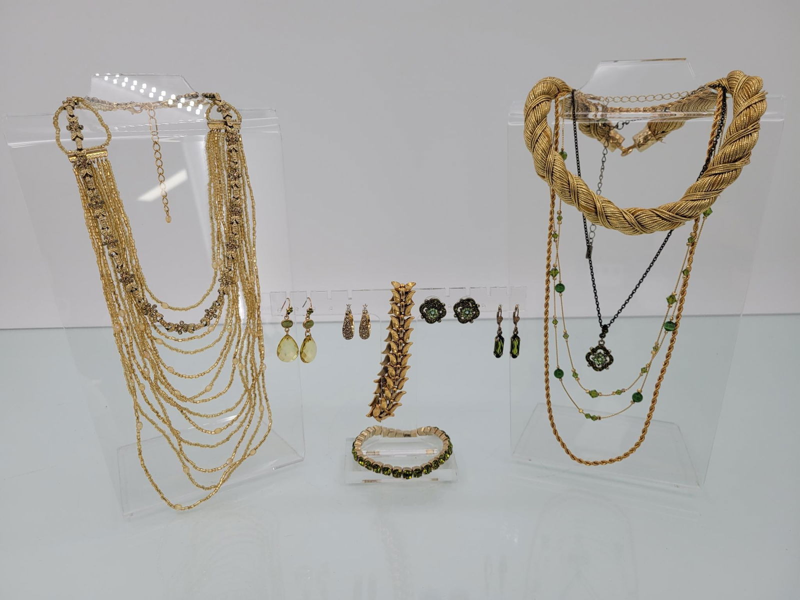 Glittering Green And Gold Toned Jewelry (1 of 7)