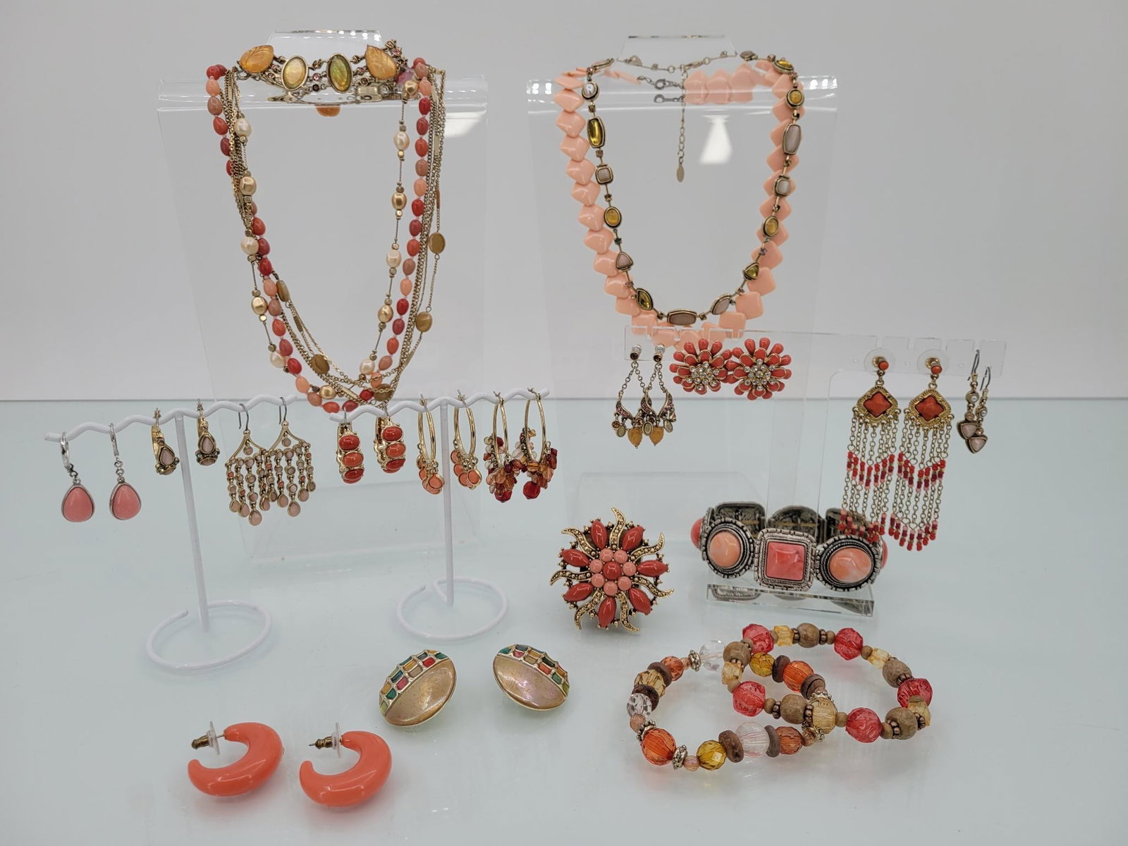 Coral And Peach Jewelry Lot: Description: this coral and peach lot comes packed with a whopping twelve pairs of earrings, four bracelets, three necklaces and an xl pin