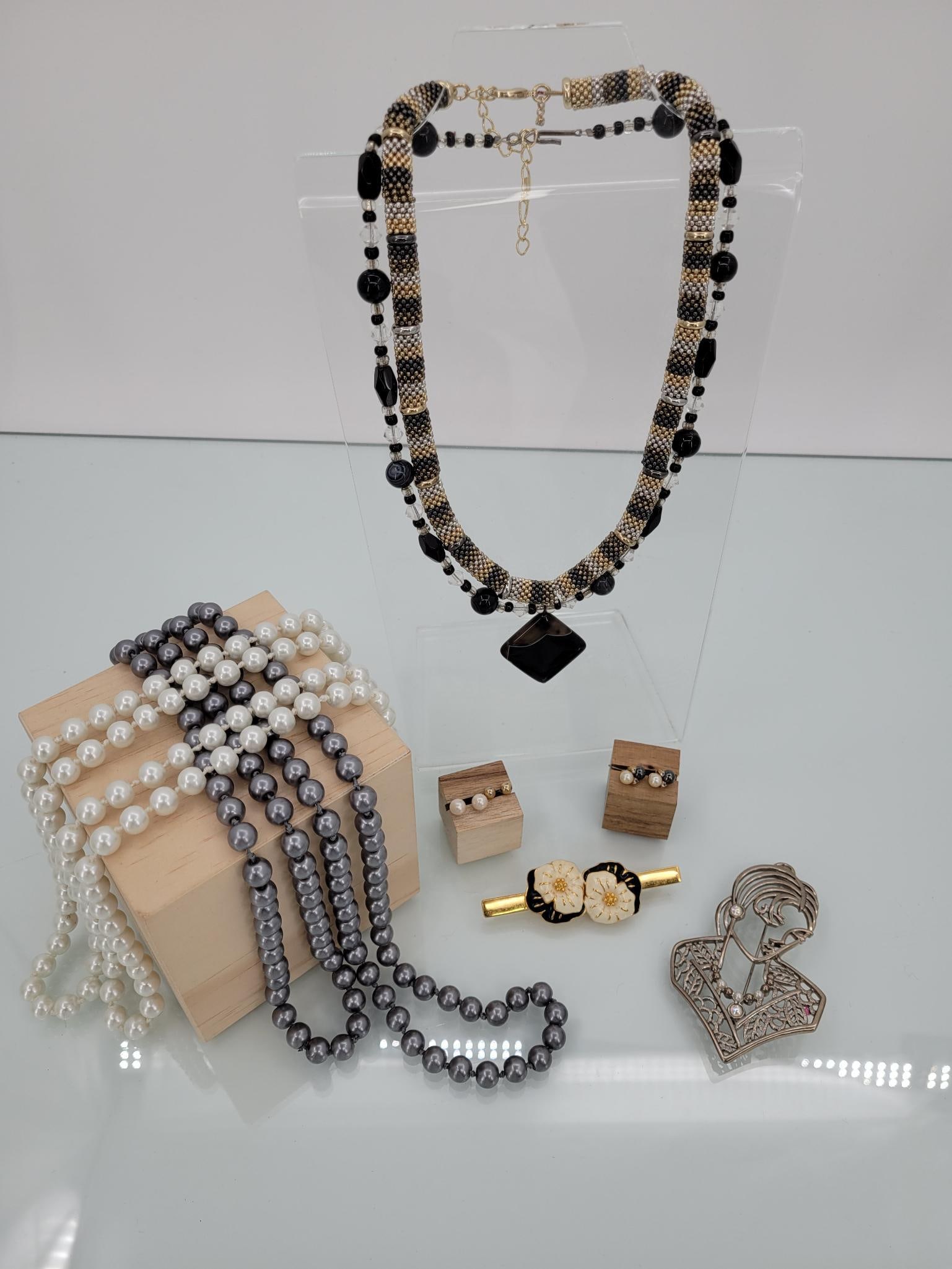 Black And White Modern Costume Classics (1 of 6)