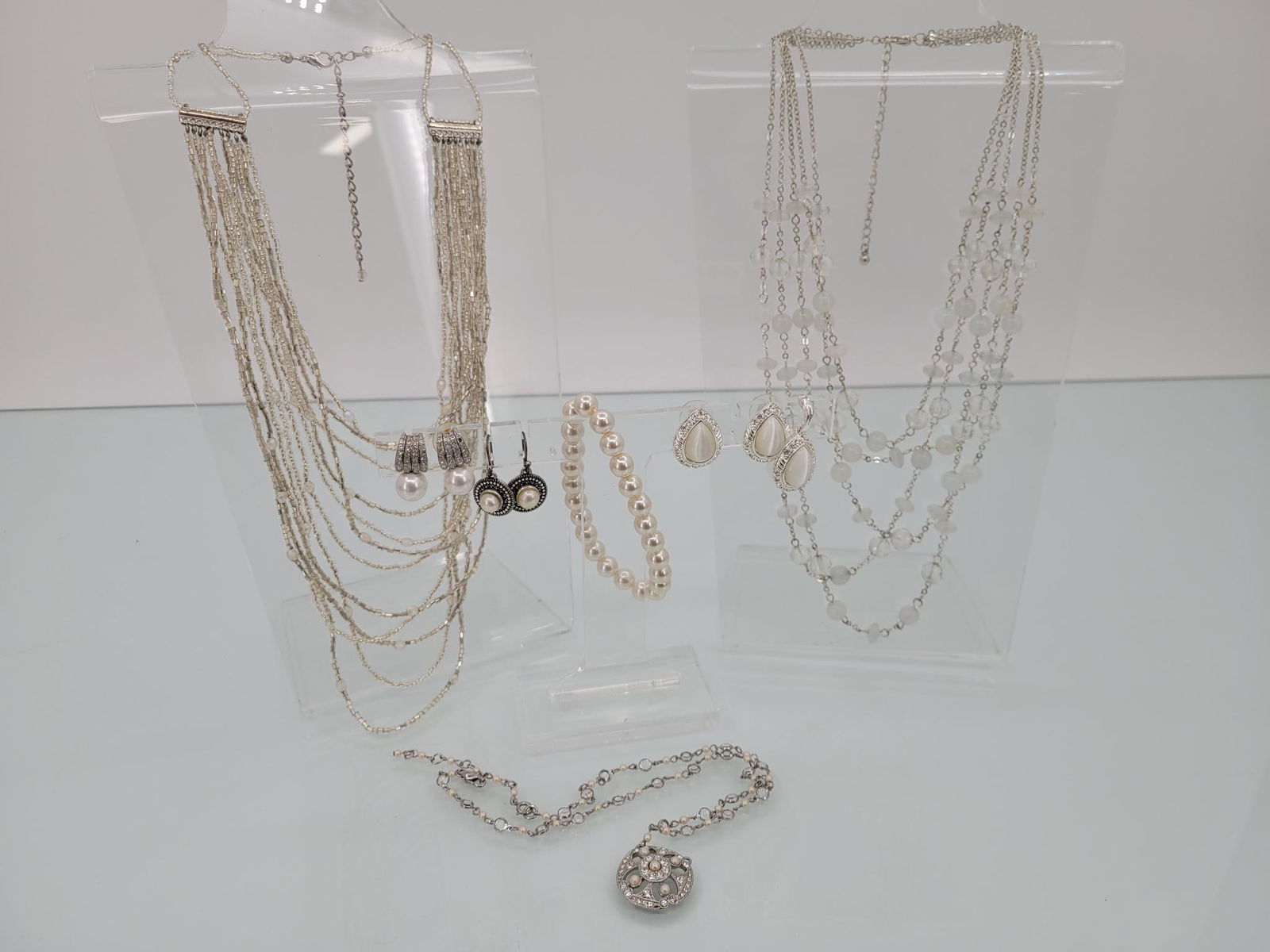 Clear Crystal And Pearl Costume Jewelry (1 of 9)