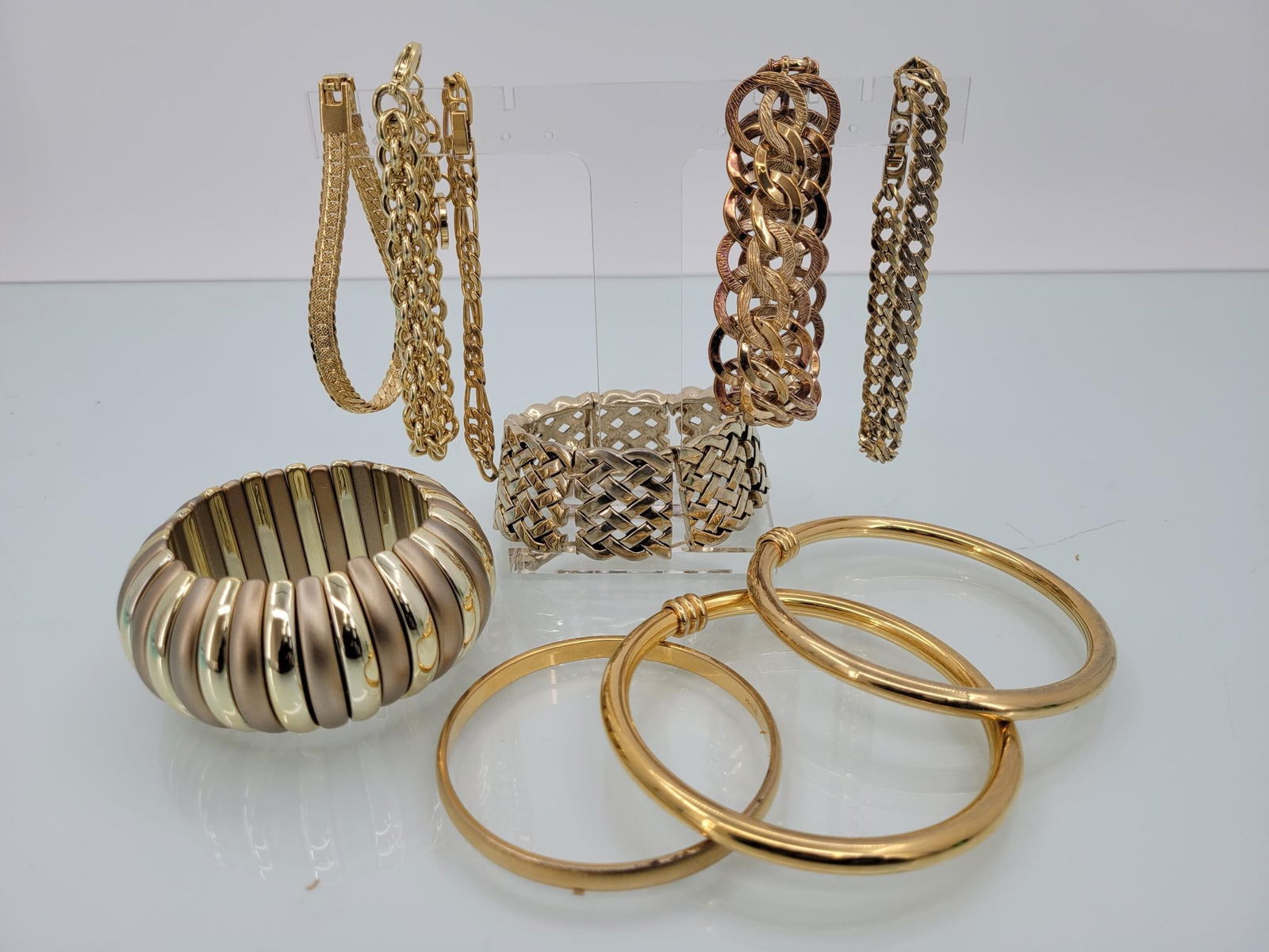 Lot Of Ten Gold Toned Costume Bracelets (1 of 8)