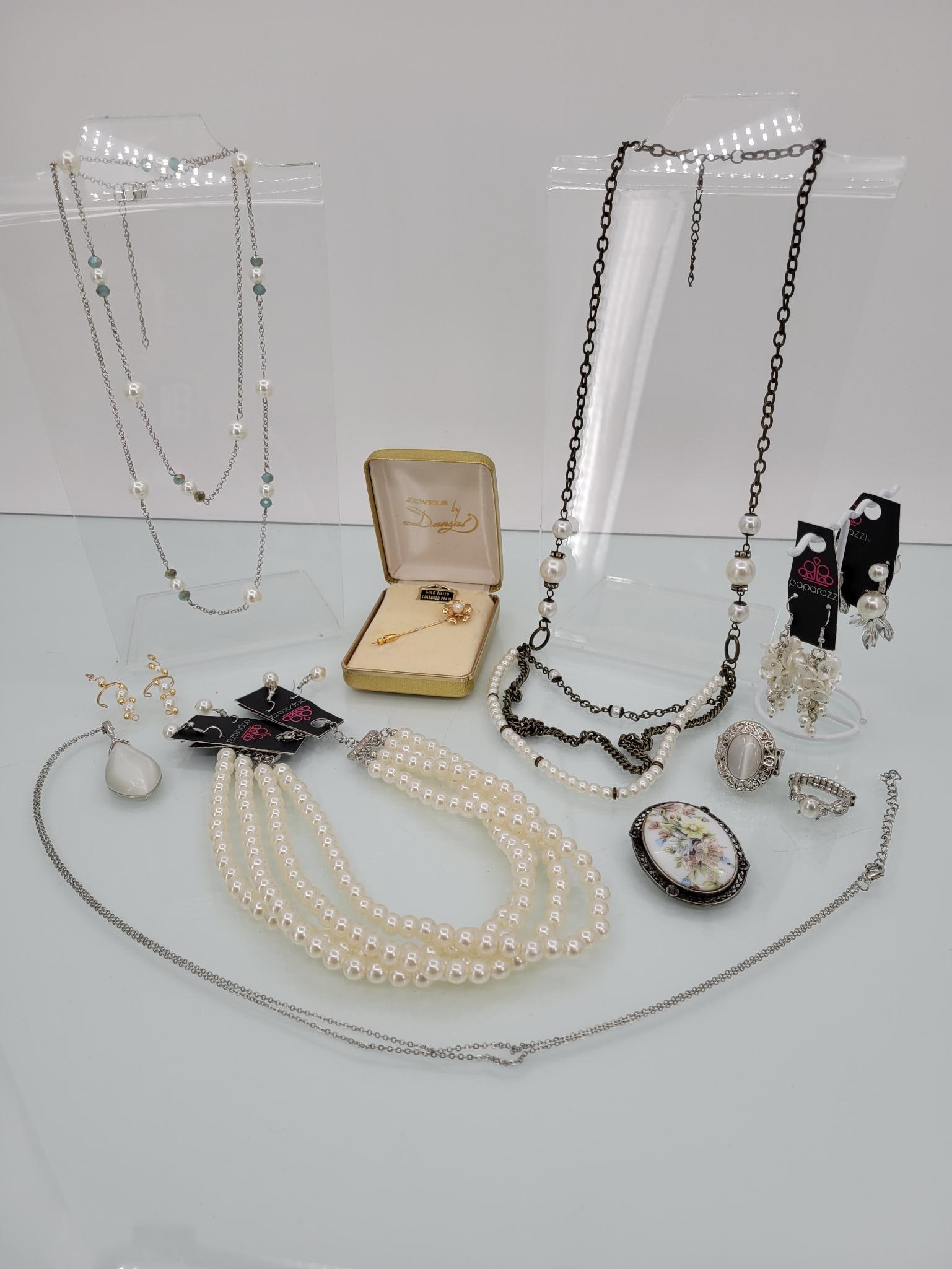 Pearly Mixed Jewelry Lot: Description: this lot includes both vintage and contemporary pearl themed jewelry. Starting with a vintage gold filled cultured pearl pin and what looks to be a hand painted pin which doubles as a pen