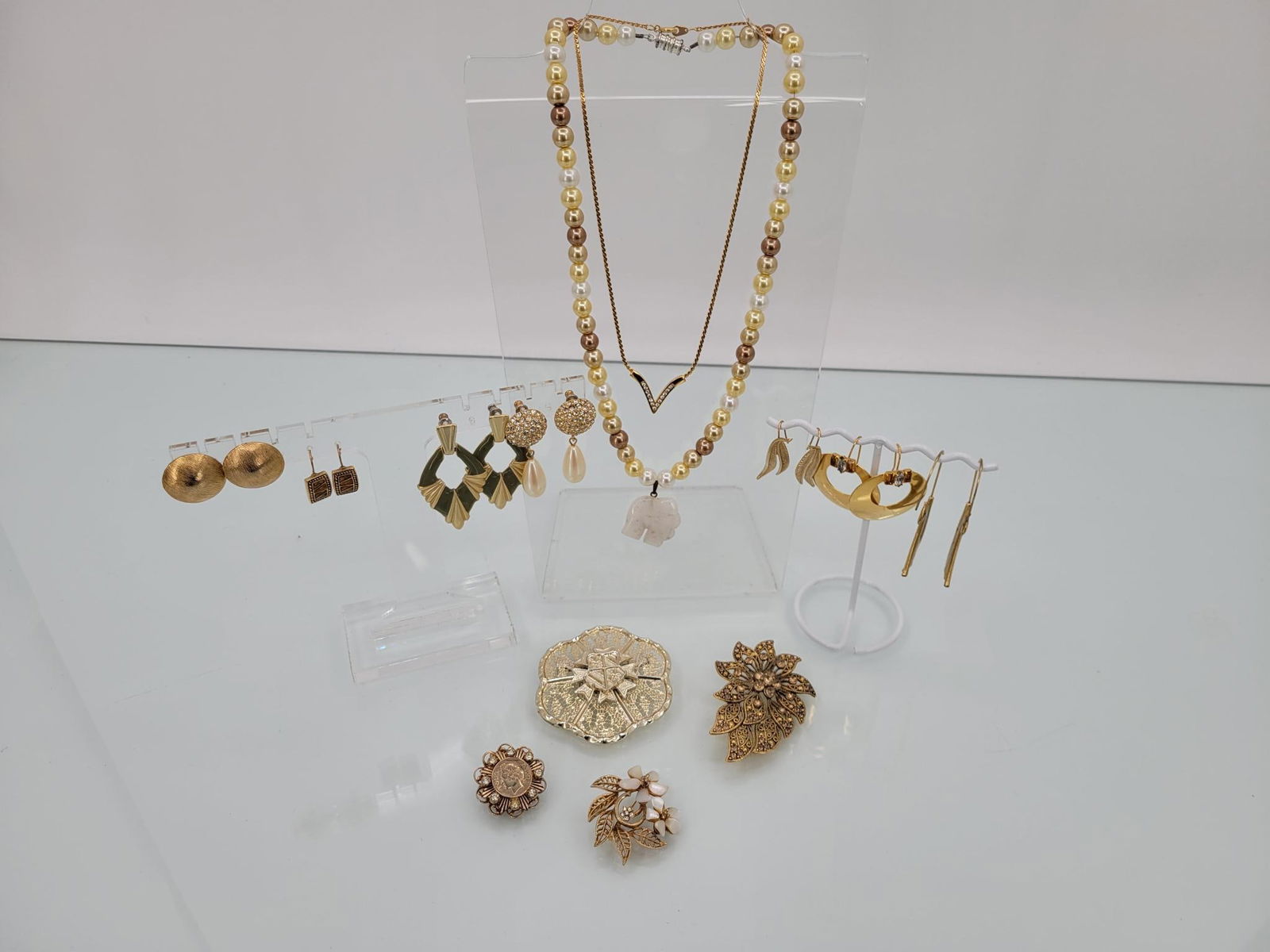 Vintage Gold Toned Mixed Jewelry Lot (1 of 16)