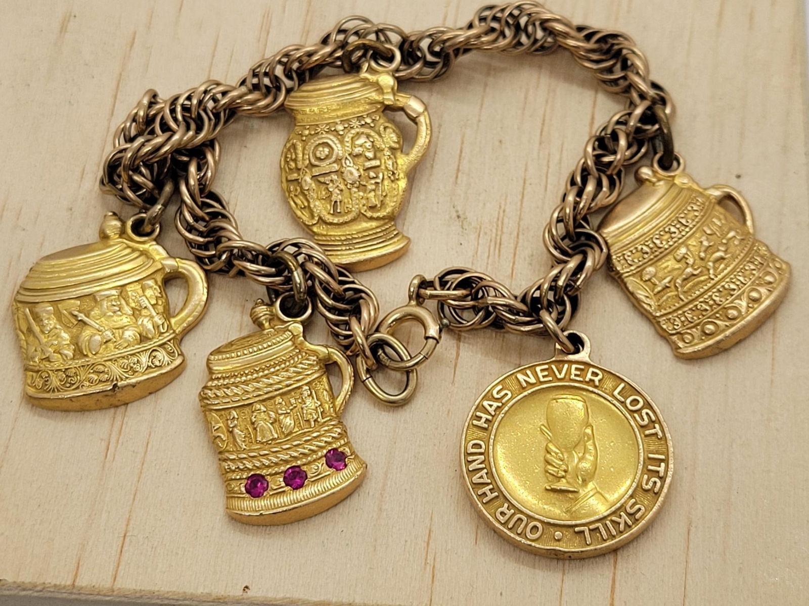 10k And 14K Brewers & German Stein Charm Bracelet (1 of 15)