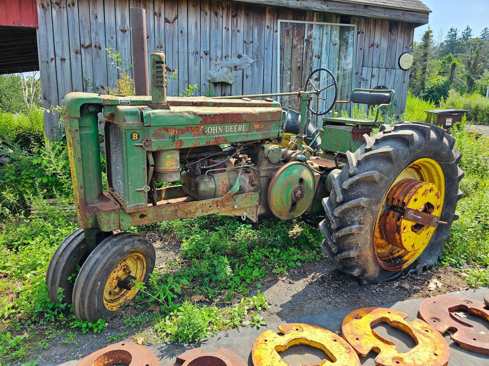 Antique John Deere Model G Tractor - Barn Found #2: John Deere Model G TractorOffered in barn found conditionThis tractor is in overall good, as-found condition. It was used as a pulling tractor during the 1990s and early 2000s. The last time it was st