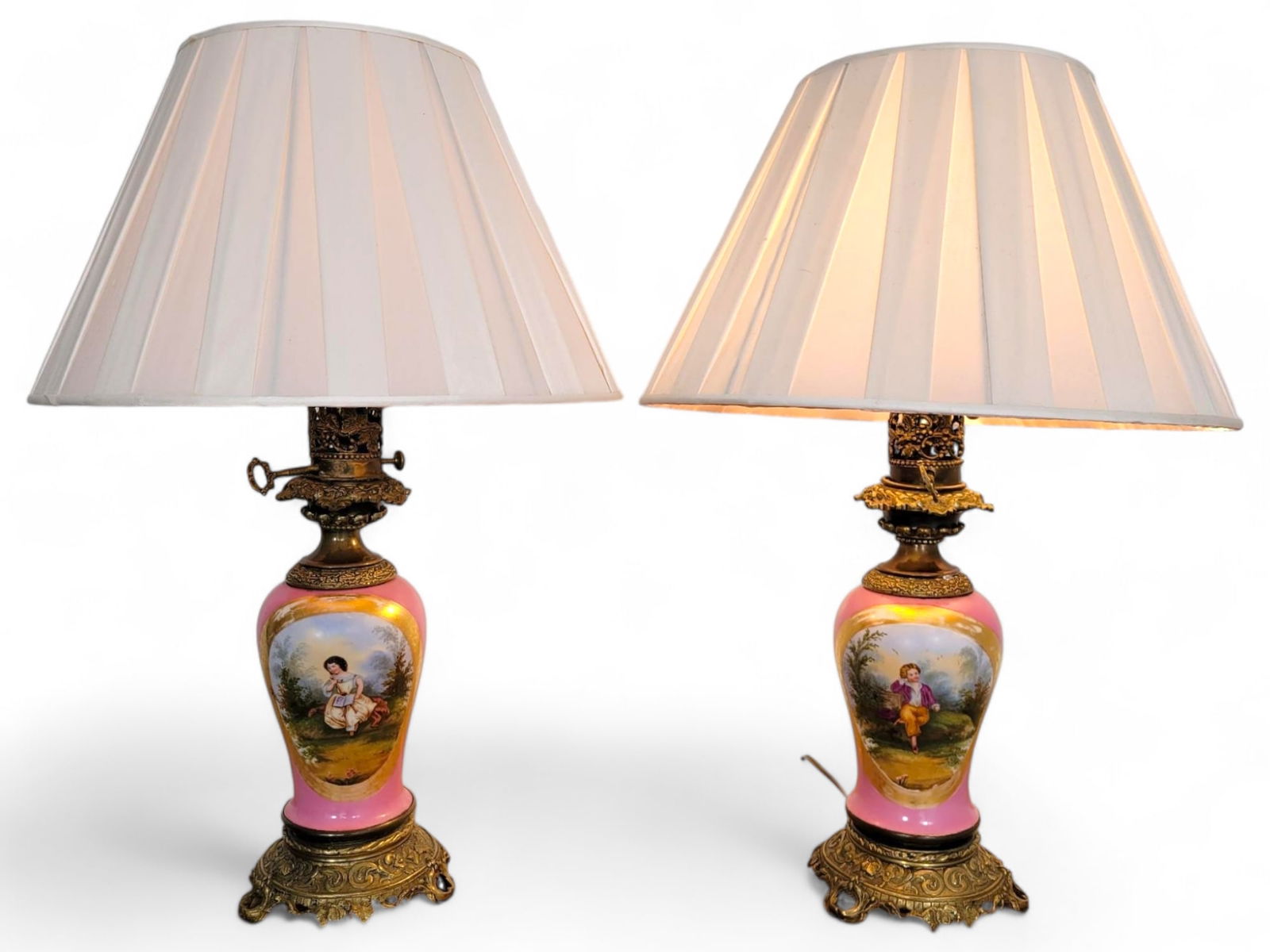 Pair of Vintage Pink Porcelain Table Lamps (1 of 20)