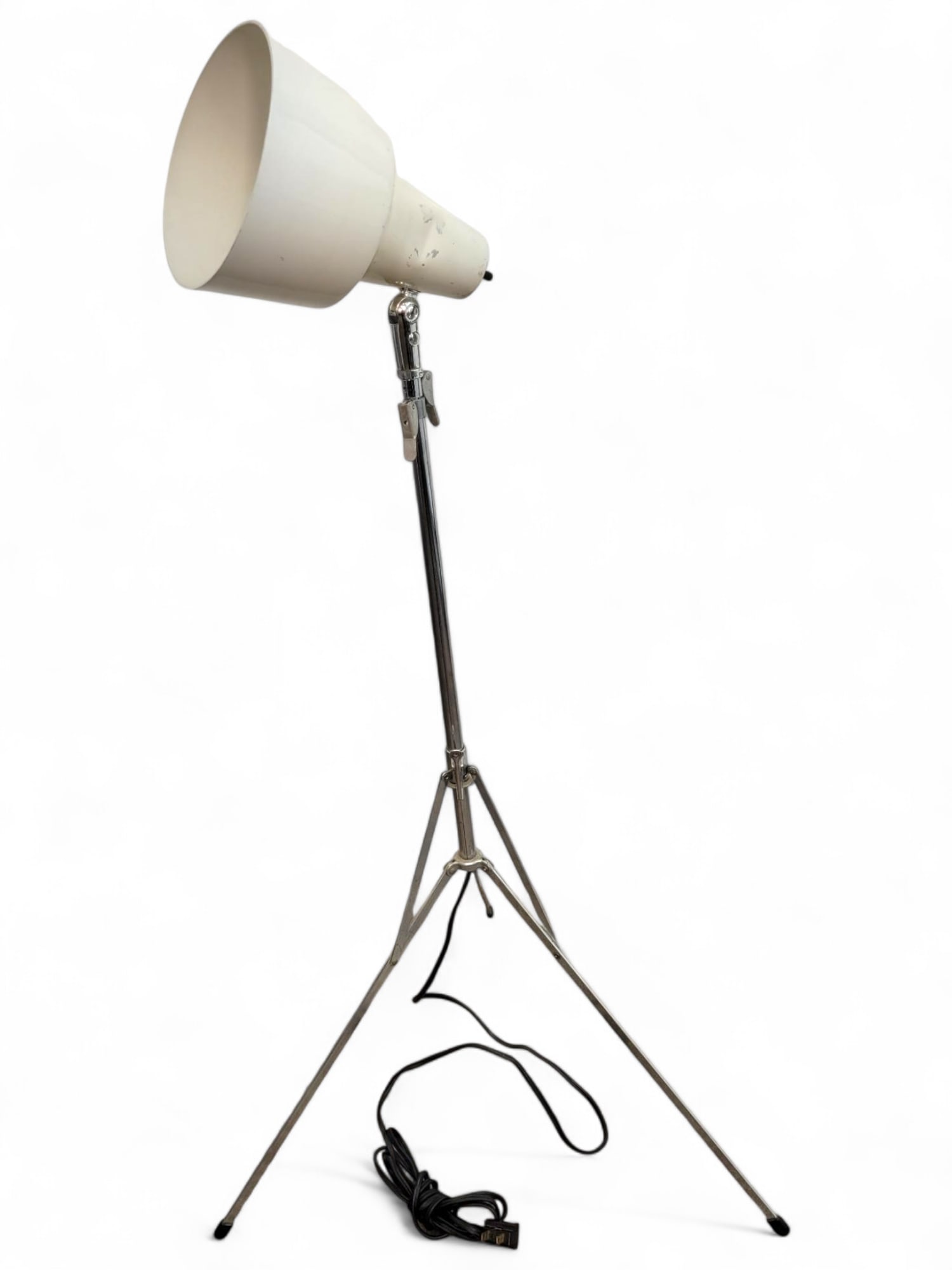 Mid-Century Tripod Spotlight Lamp (1 of 17)