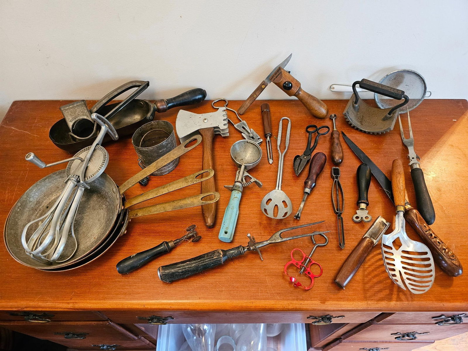 Assorted Kitchen Tools and Gadgets (1 of 8)