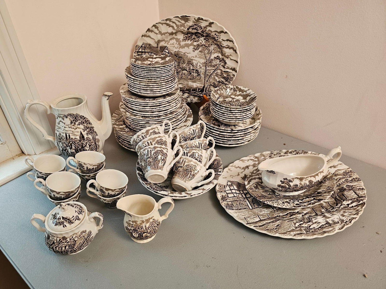 Staffordshire Royal Mail China Set - Serv for 8 (1 of 20)