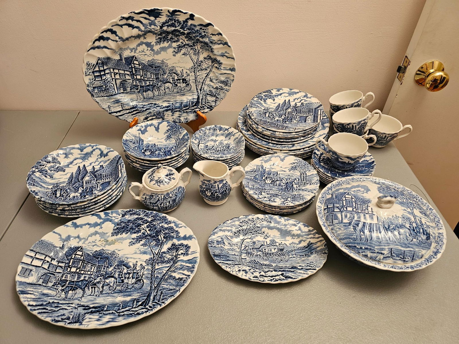 Staffordshire Royal Mail China Set - Serv for 6 (1 of 20)