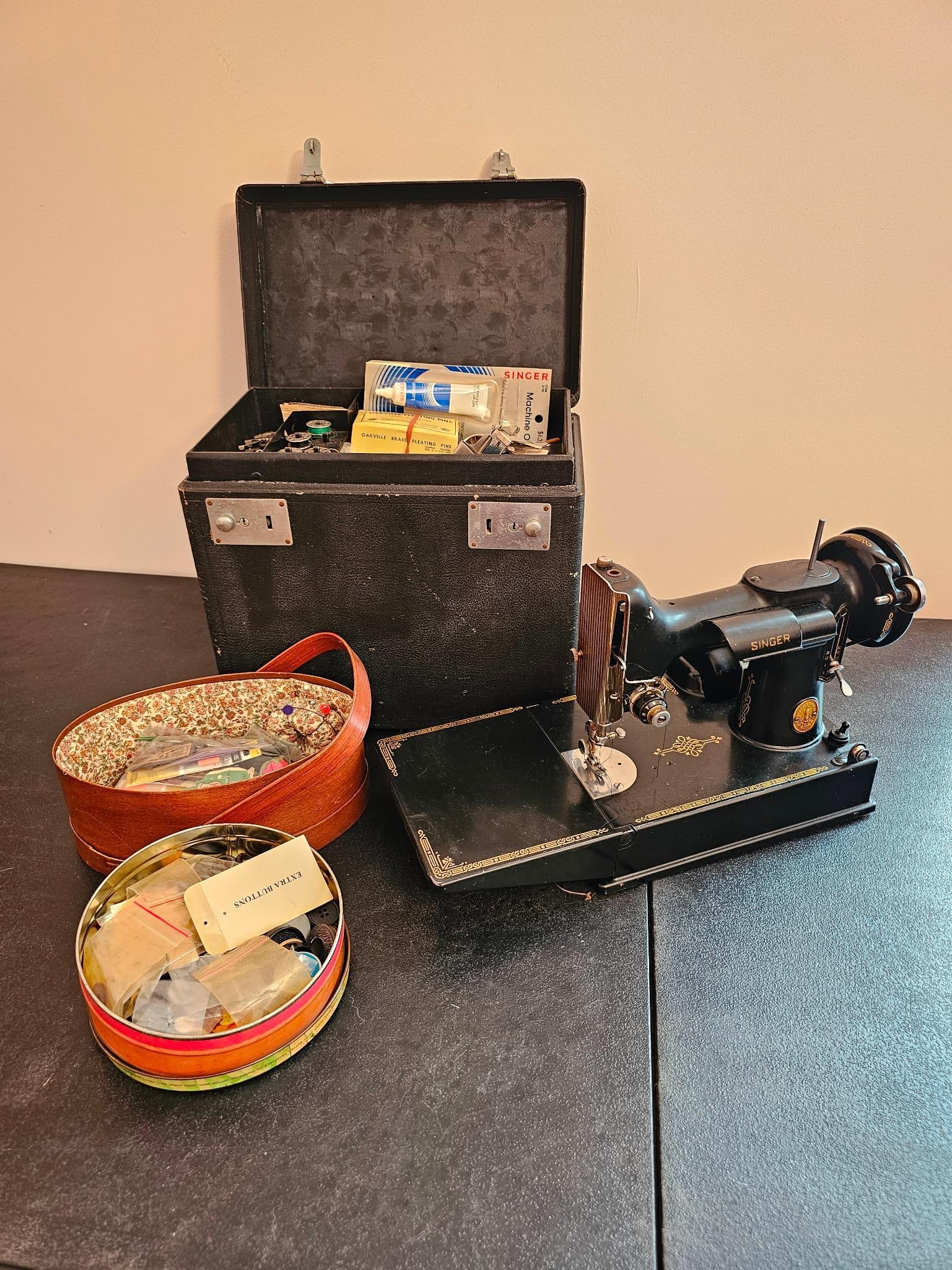 1948 Singer Featherweight Sewing Machine (1 of 15)