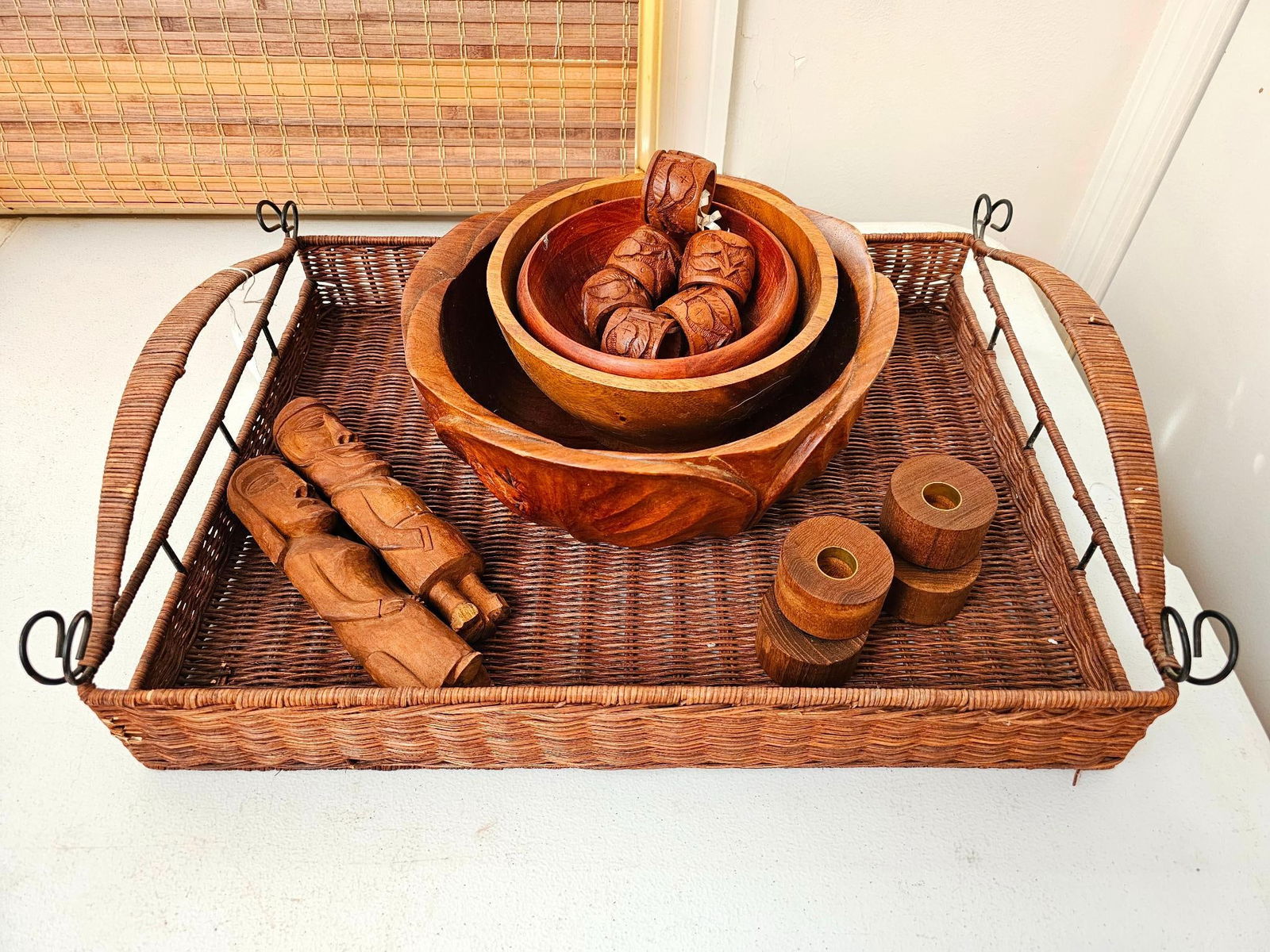 Vintage Wicker Tray and Wooden Bowls (1 of 14)