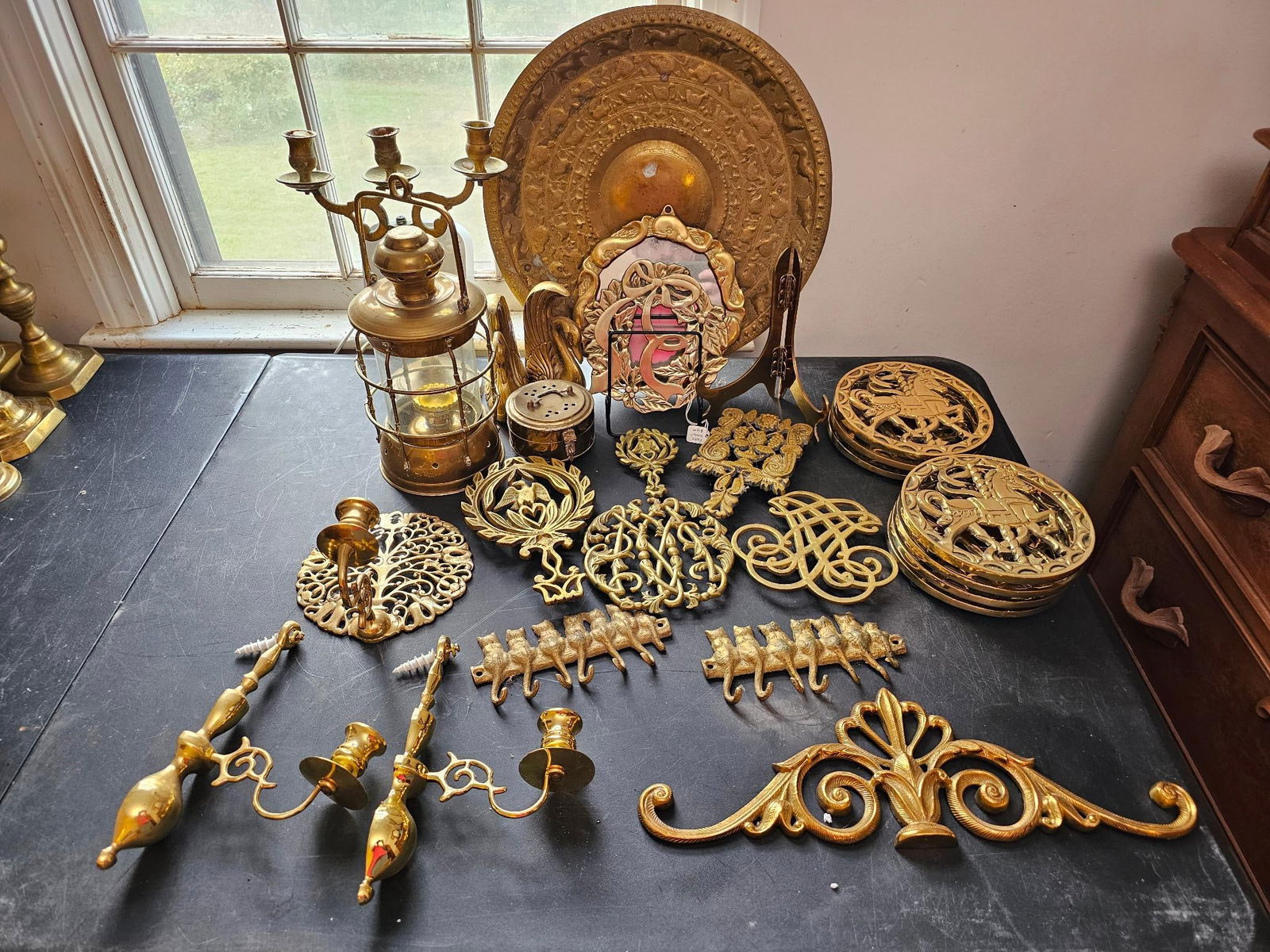 Assorted Brass Decor and Wall Plates (1 of 17)