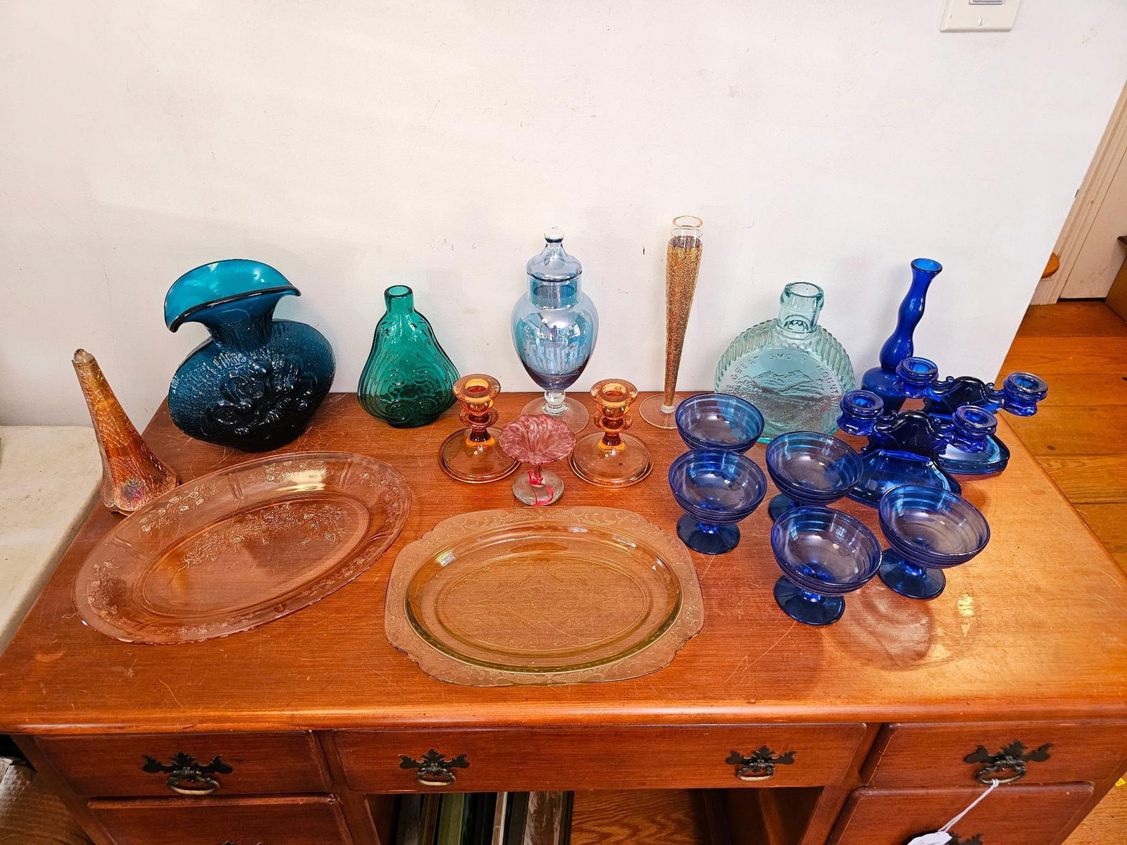 Vintage Colored Glassware Collection (1 of 13)