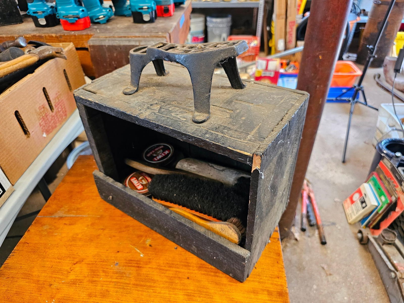 Vintage Shoe Shine Box with Brushes (1 of 7)
