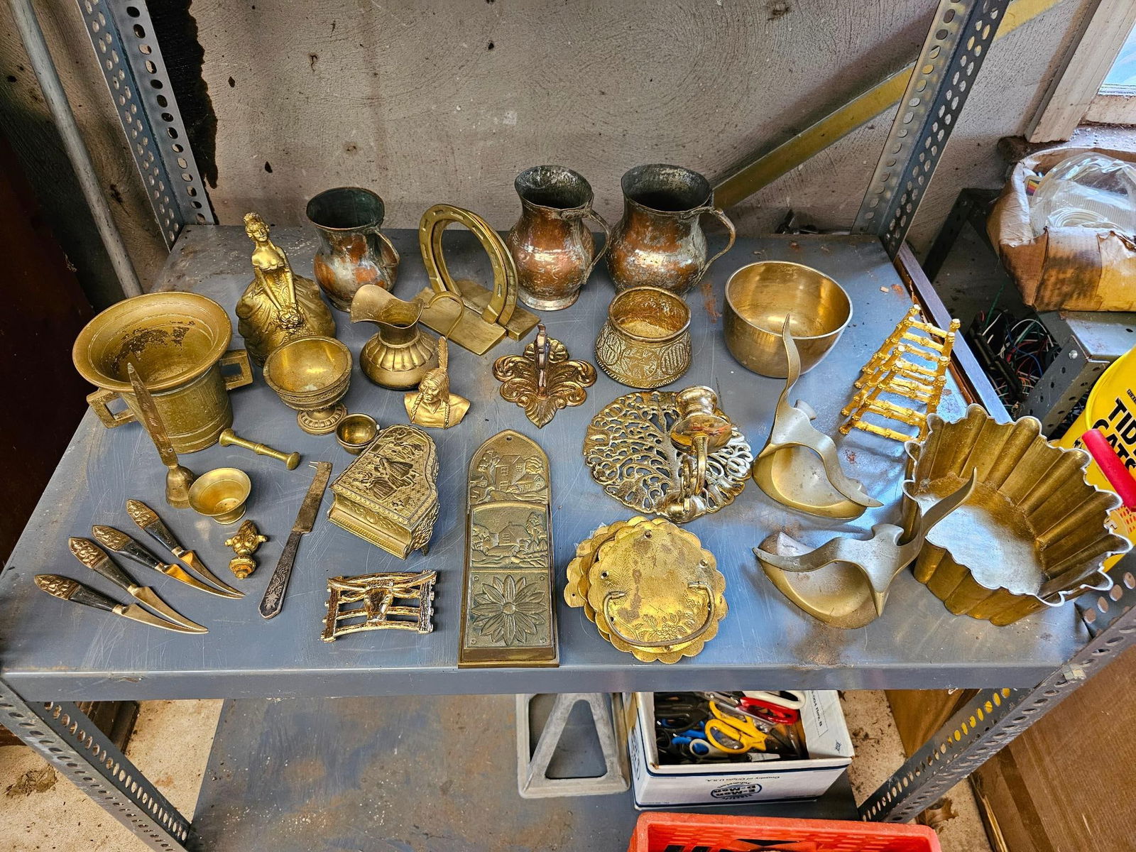Lot of Assorted Brassware (1 of 11)