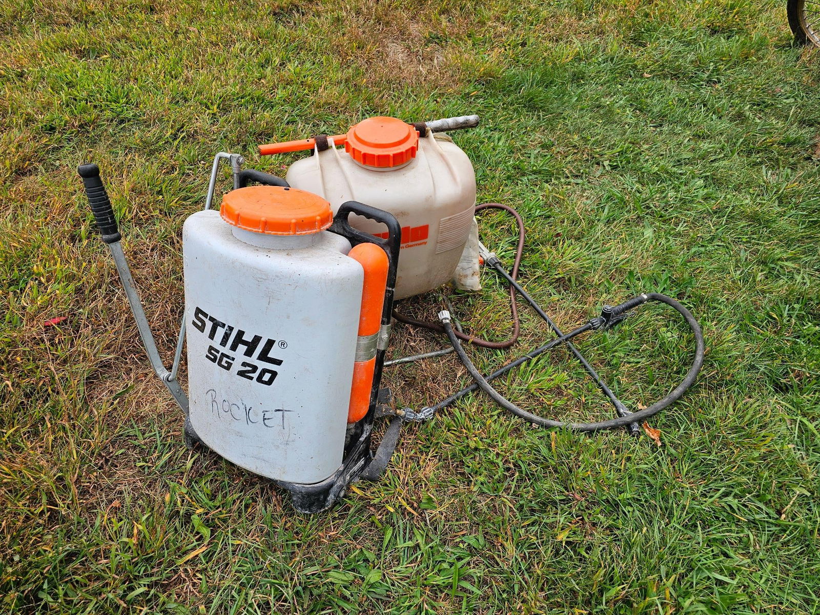 Lot of 2 Backpack Sprayers (1 of 6)