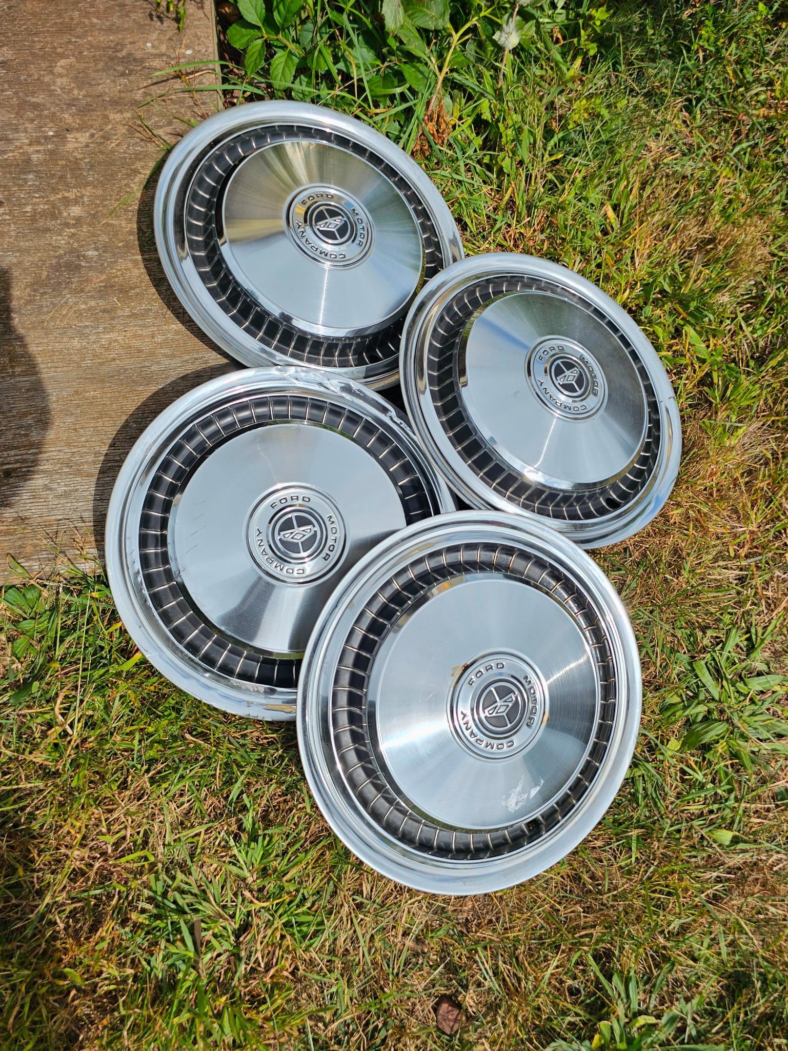 Set of 4 Ford Motor Company Hubcaps (1 of 6)