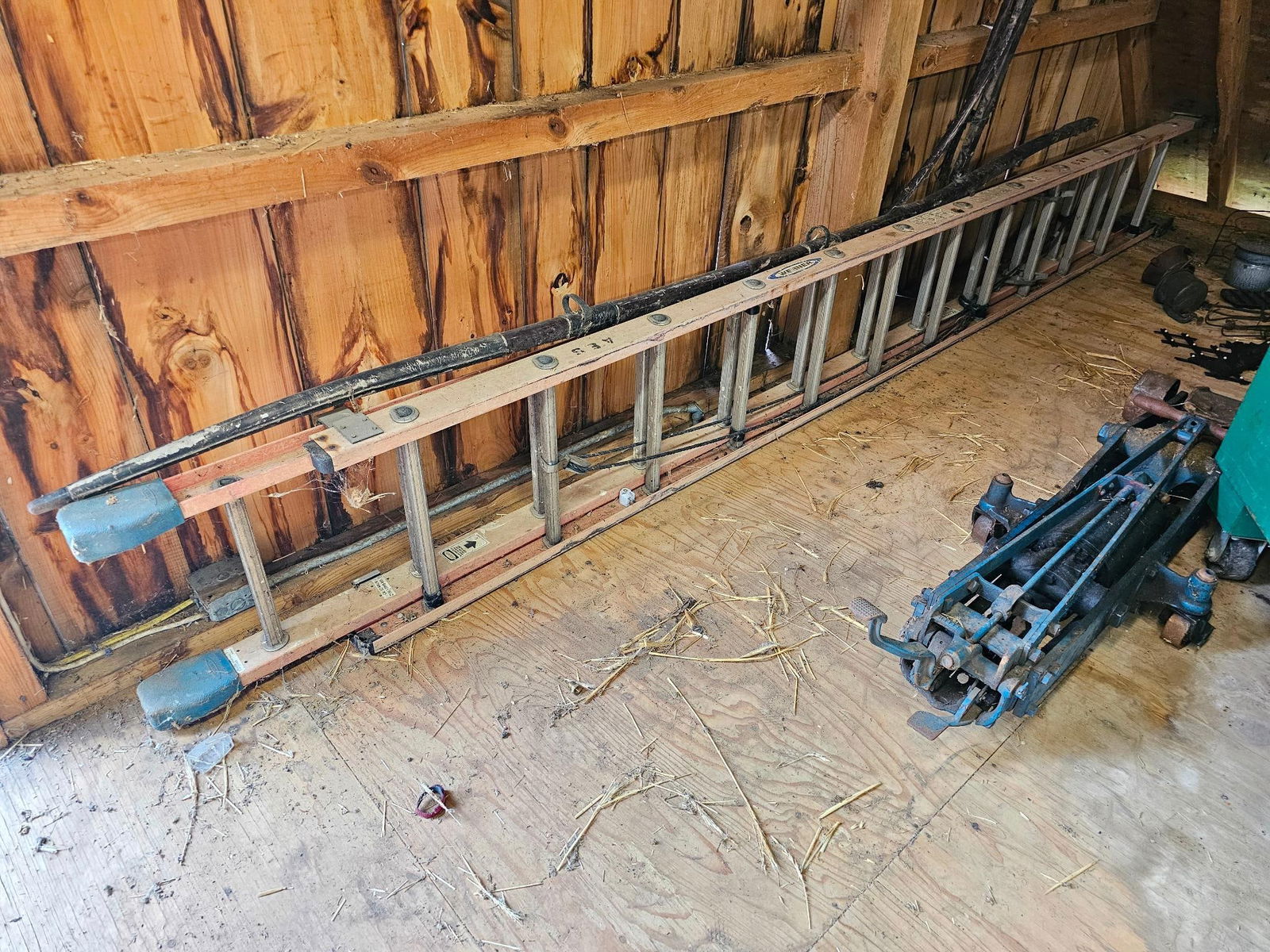 Werner 24' Fiberglass Extension Ladder (1 of 8)