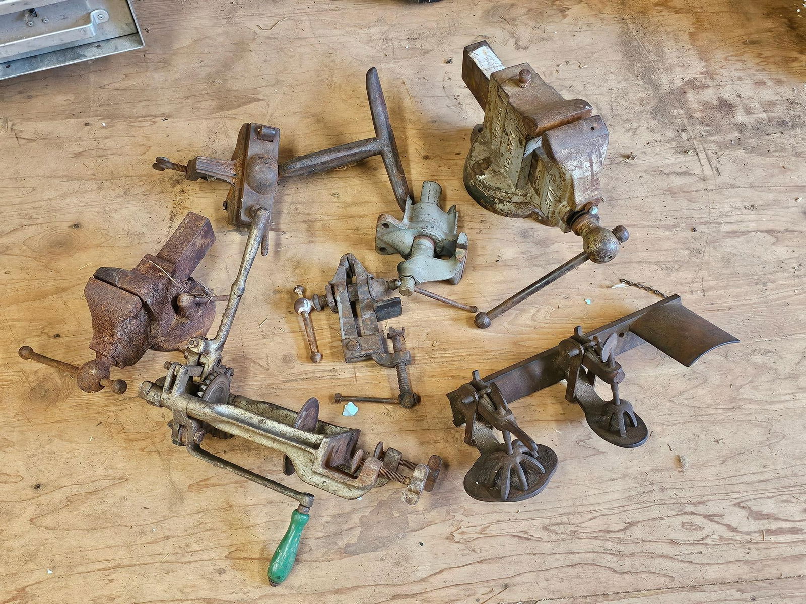 Lot of Assorted Vintage Bench Vises (1 of 14)