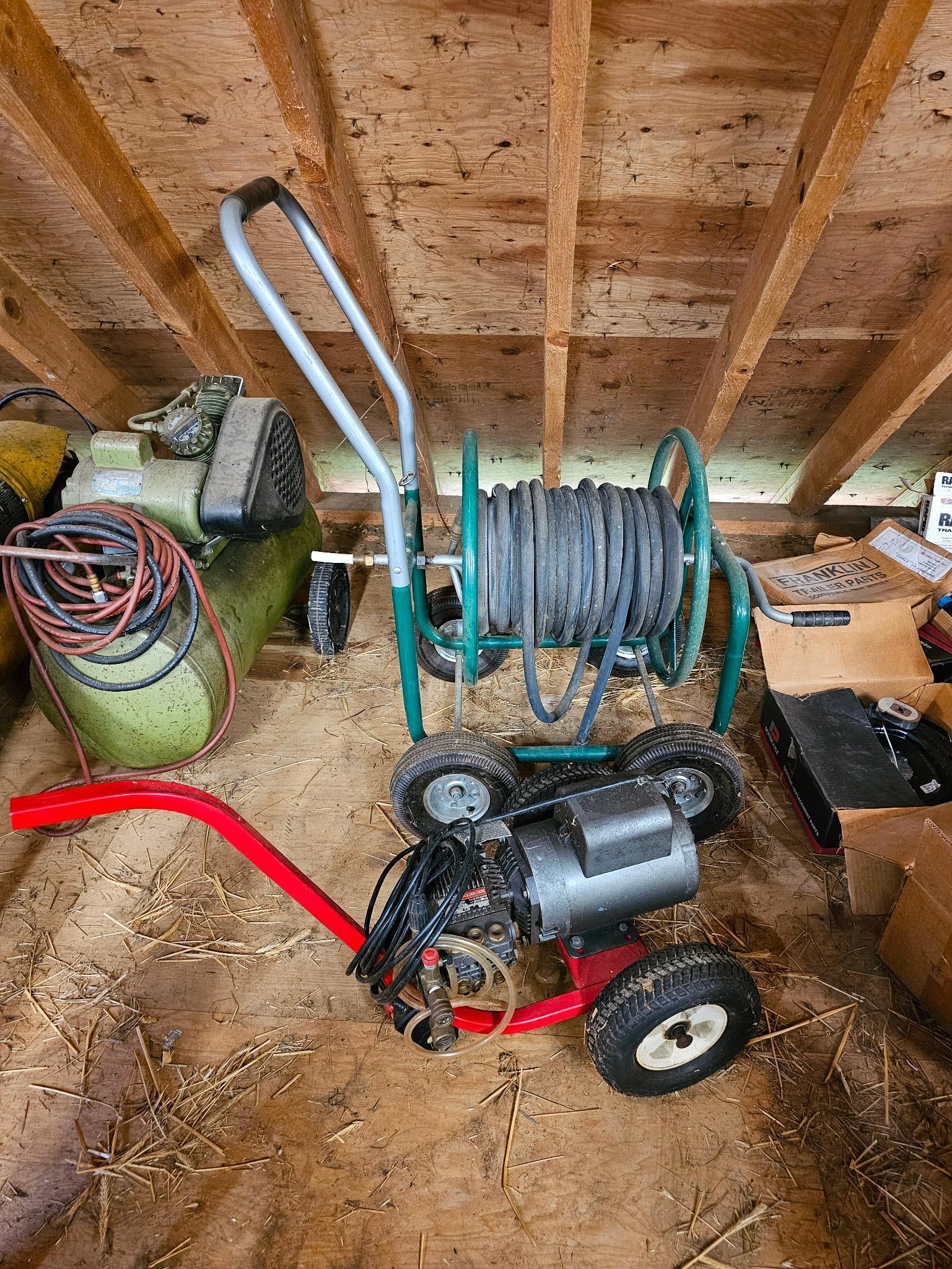 1500 PSI Power washer w/ Rolling Hose Reel (1 of 12)