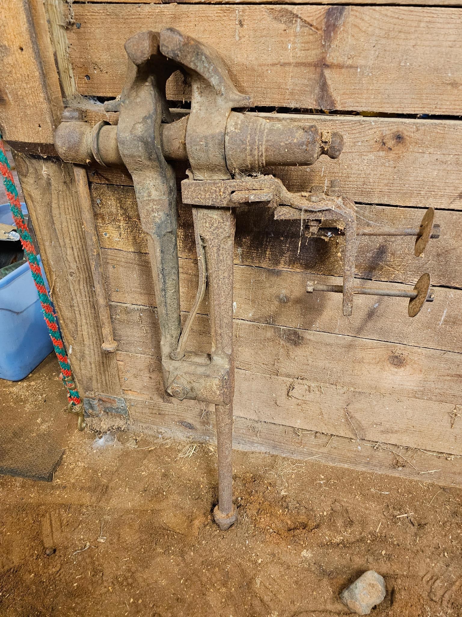Antique Blacksmith Vise (1 of 7)
