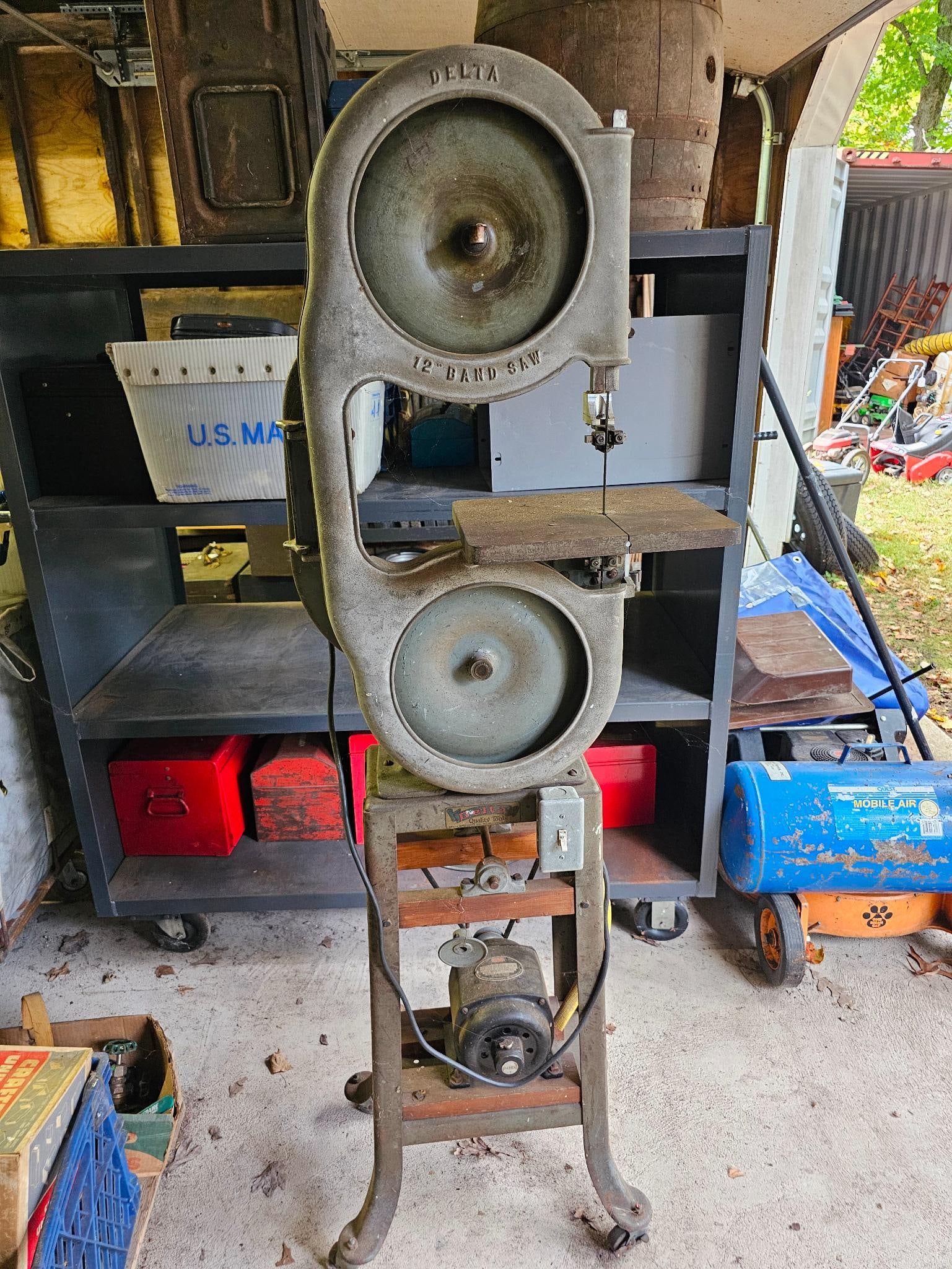 Vintage Delta 12-Inch Band Saw (1 of 11)