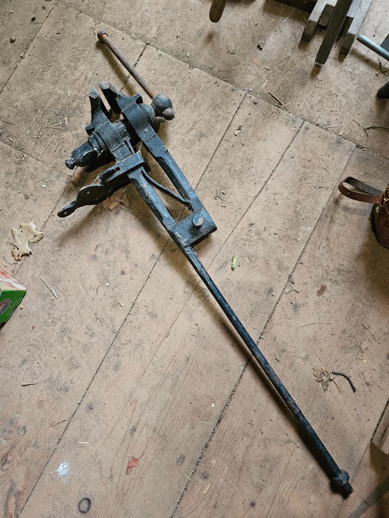 Antique Blacksmith Vise (1 of 10)