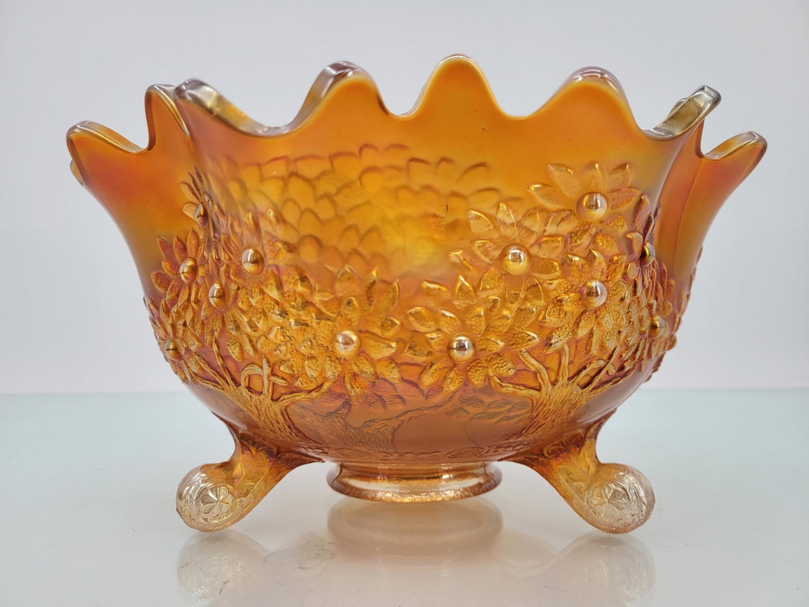 Fenton Merigold Orange Tree Footed Bowl: Maker: Fenton Pattern: Merigold orange tree footed bowl Condition Issues (If Any): none Measurements: 10 "L x 10 "W x 5.5 "H Condition Buyers Premium: 28% For this auctio
