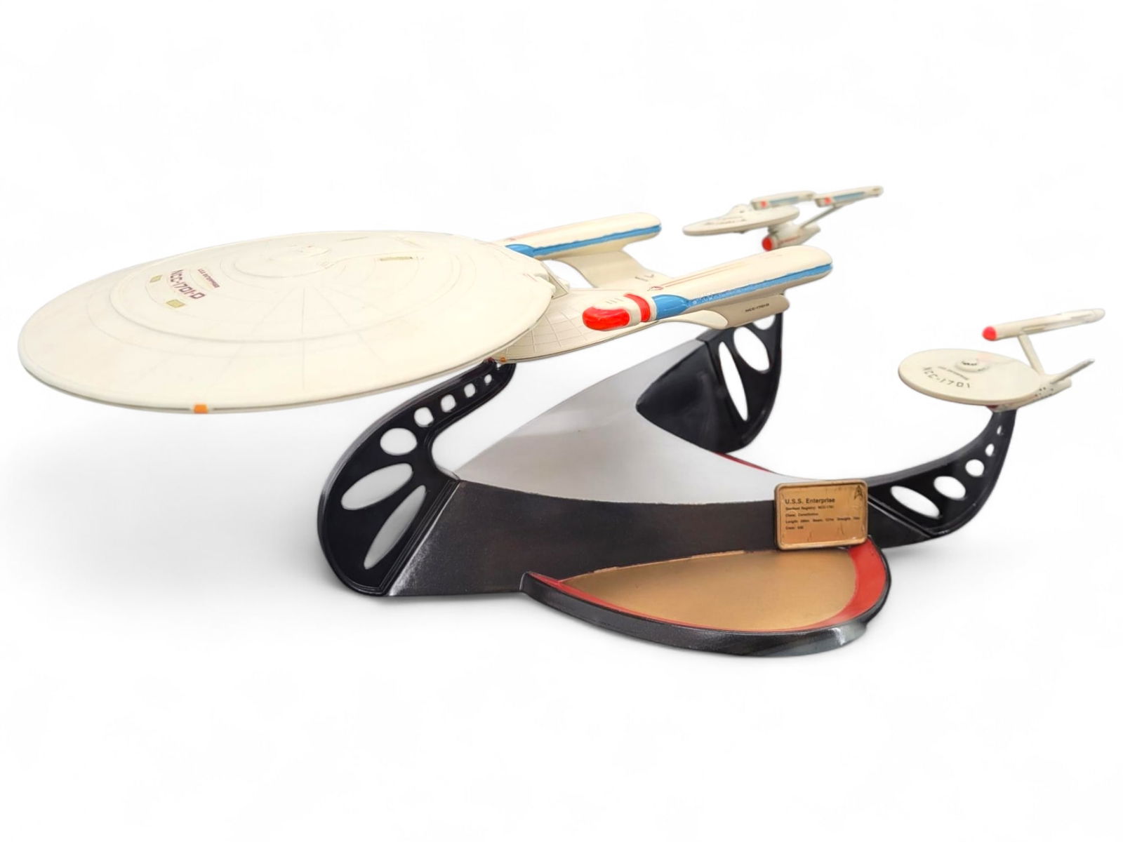 Star Trek USS Enterprise Model in Case (1 of 13)