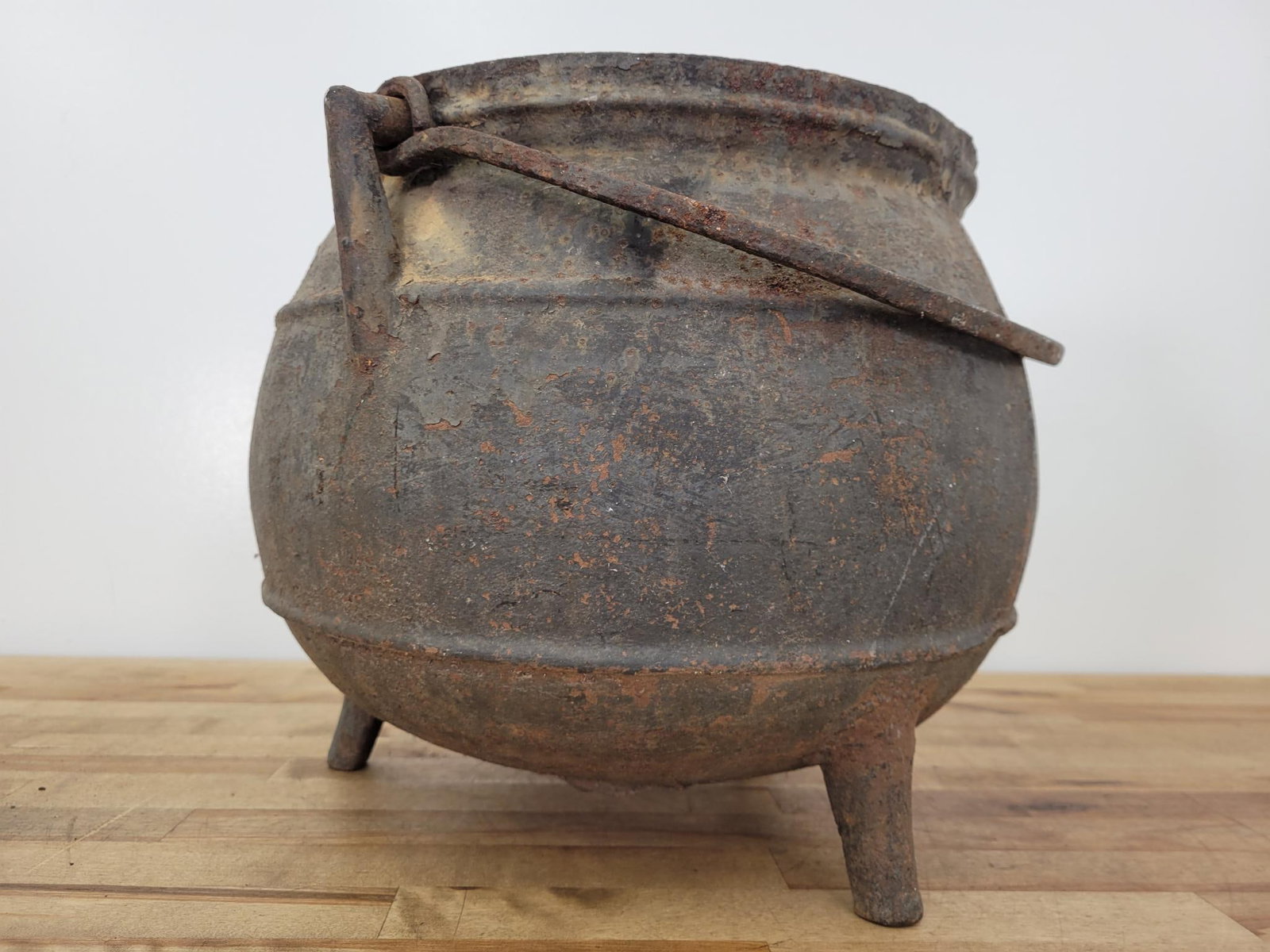 Antique Gatemarked Cast Iron Kettle (1 of 11)