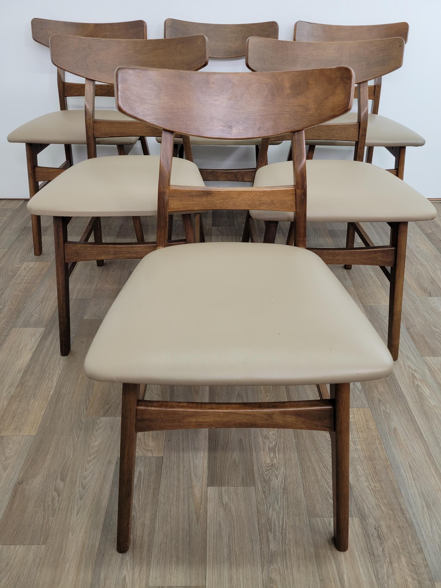 Set of 6 Modern Style Dining Chairs: This lot includes a set of 6 matching modern style chairs. The chairs are in overall good condition showing minimal ware from age and use, one chair has some blue paint drips that coul