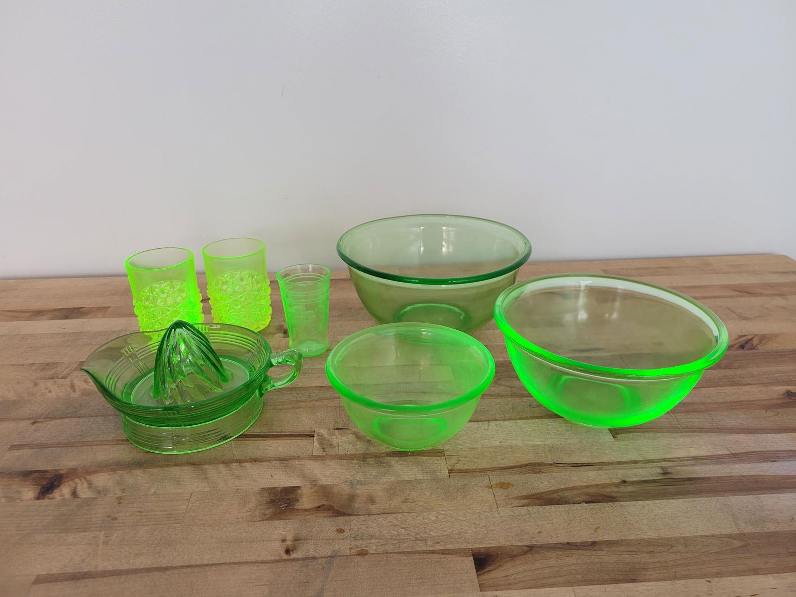 Lot of Uranium Glass Kitchen Ware & Mixing Bowls (1 of 19)
