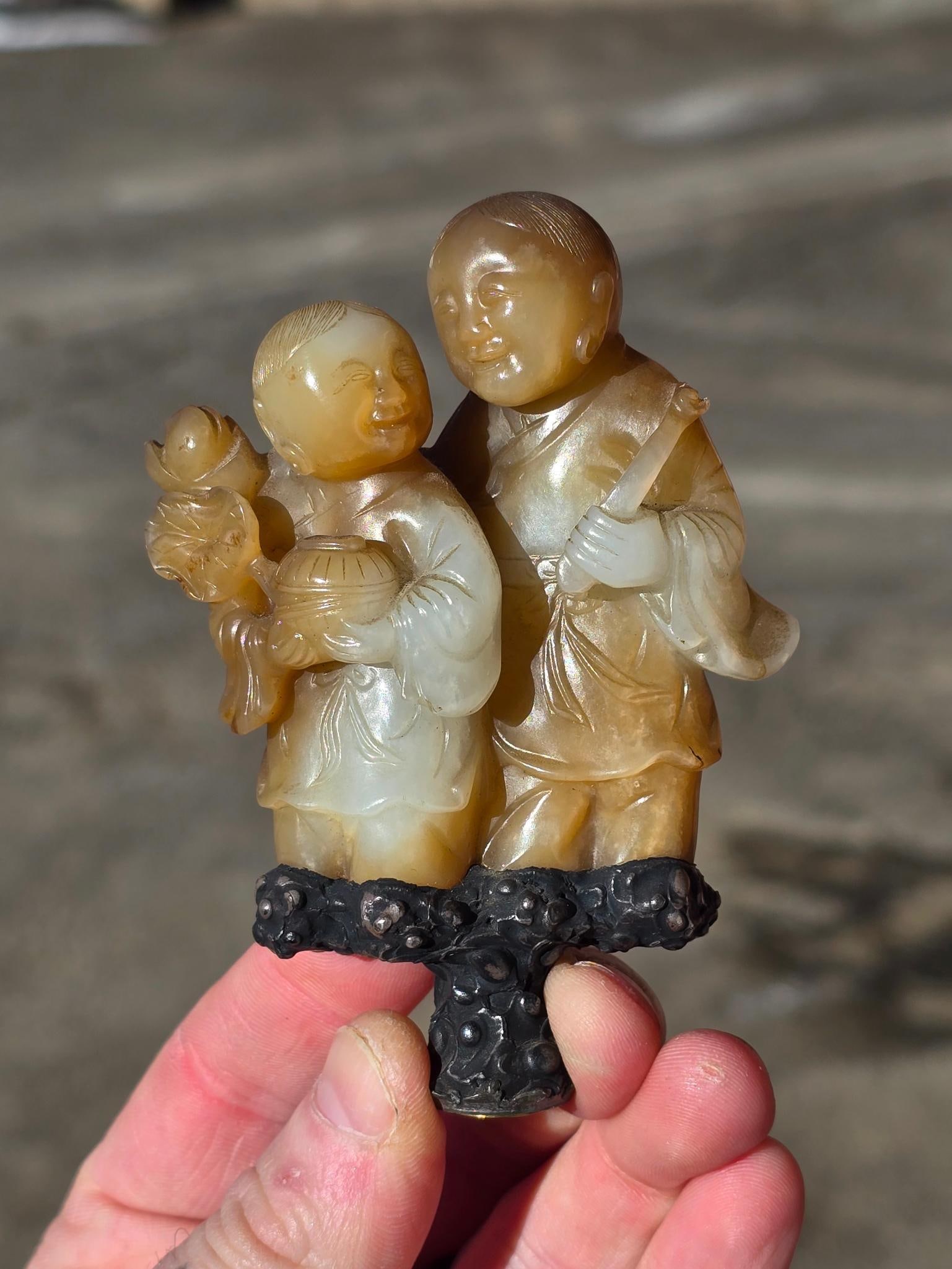 Chinese Agate Carving of Elderly Figures Finial (1 of 11)