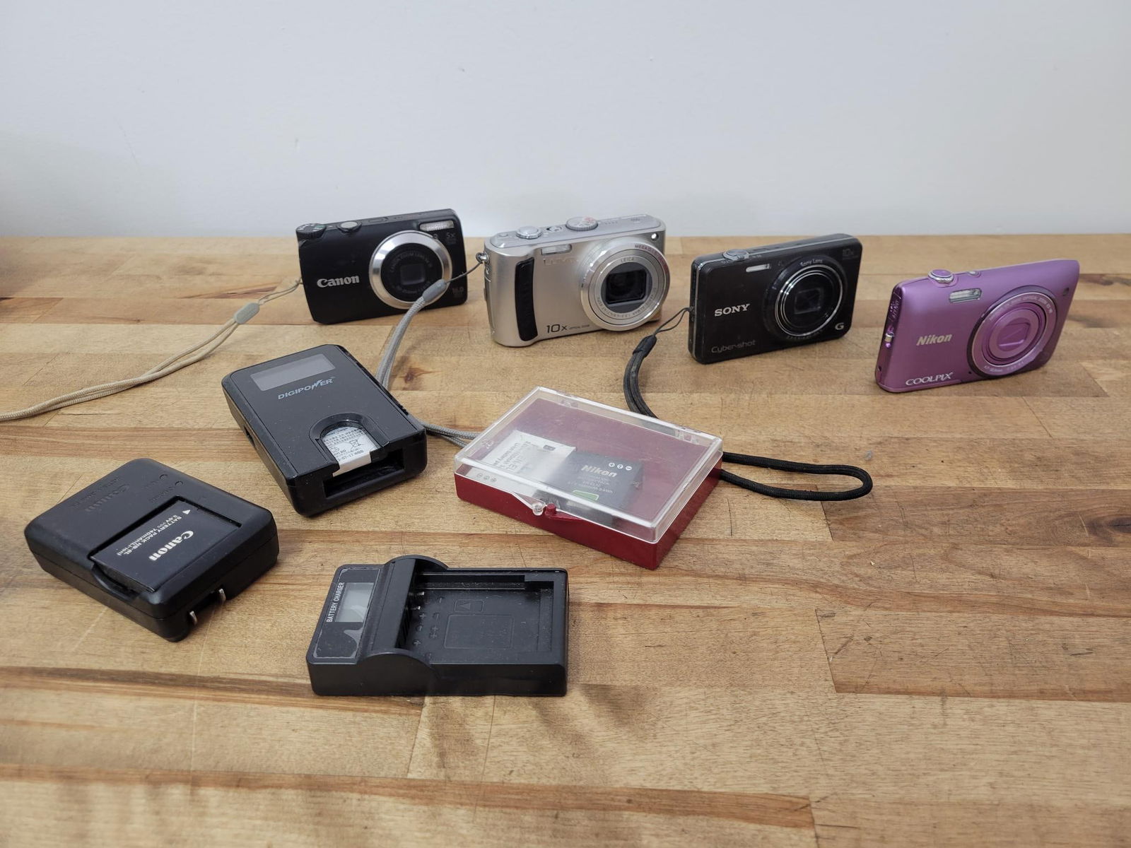 Lot of 4 Digital Cameras - Estate Found (1 of 6)