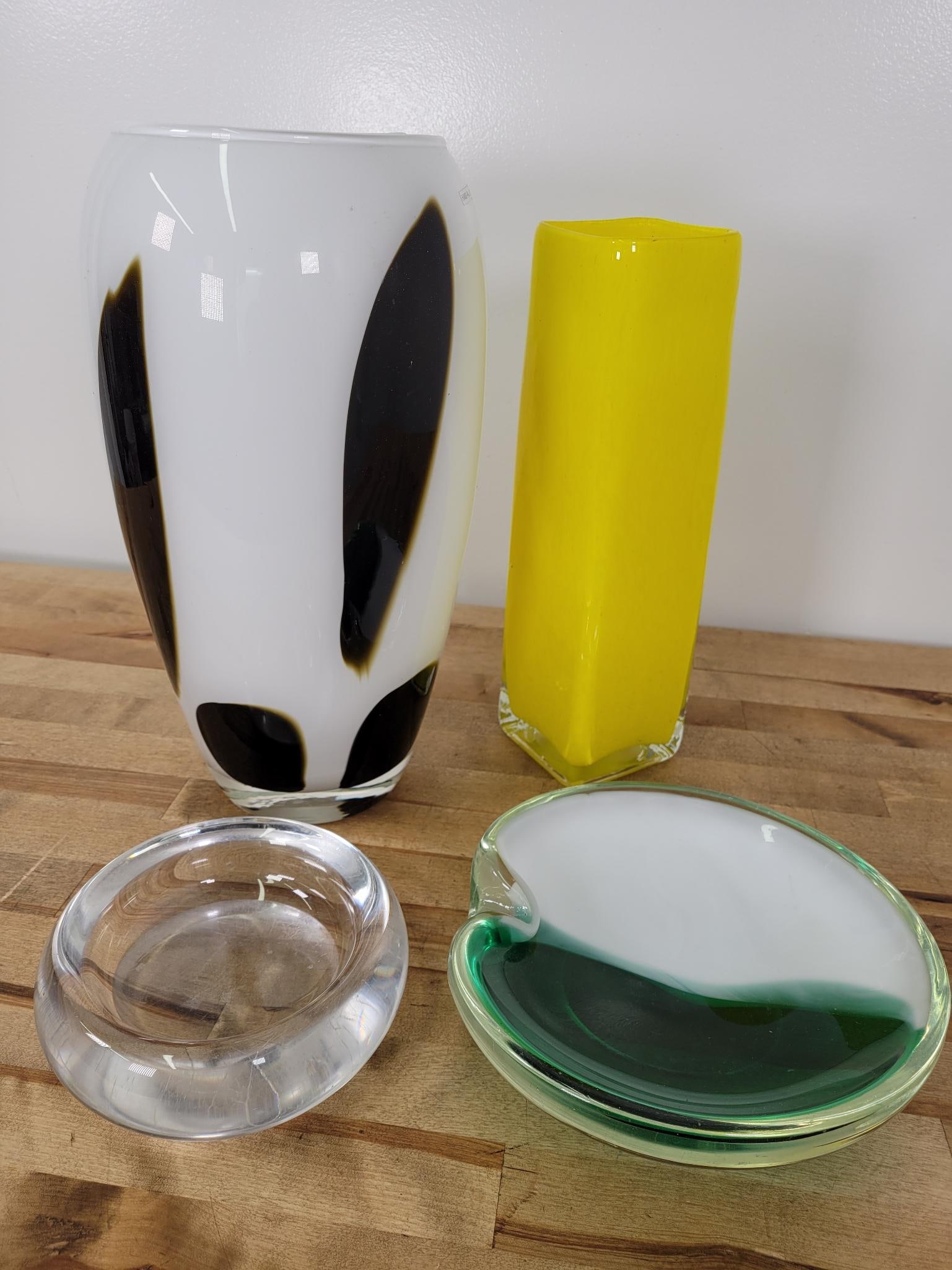 4pc Grouping of Art Glass Vases & Ash Trays (1 of 18)