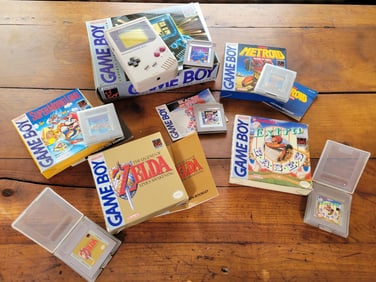 Original Nintendo Gameboy DMG-01 in Box w/ 6 Games