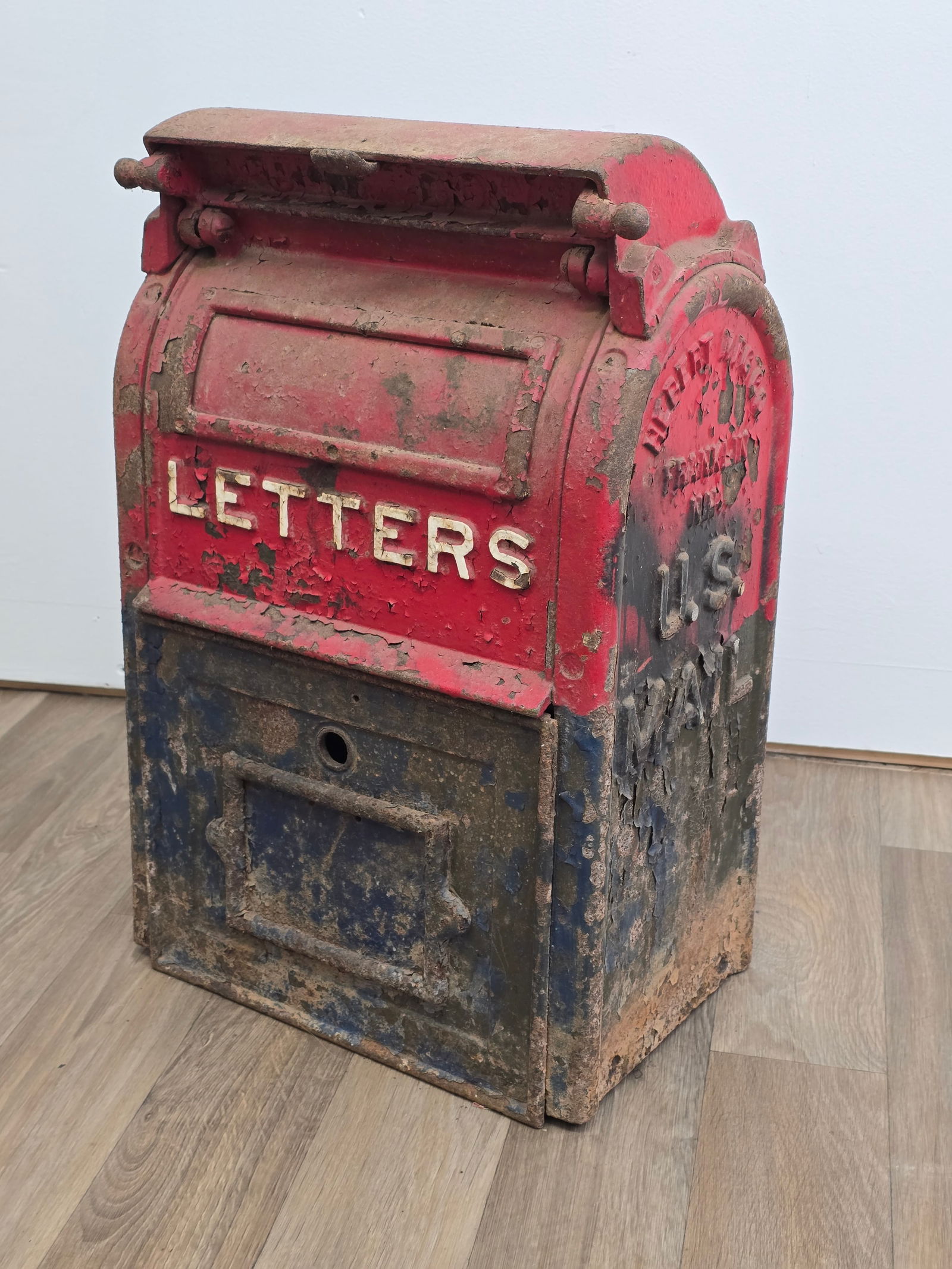 Antique Early 20th Century Cast Iron Postal Mailbox (1 of 12)