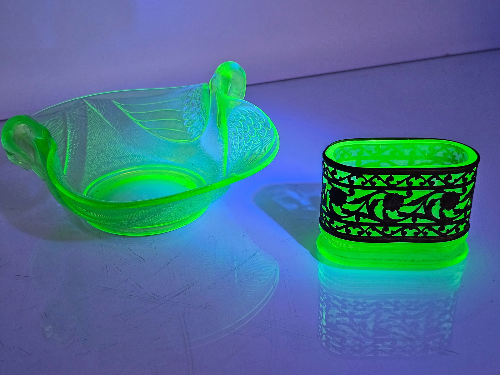 Antique Uranium Glass Double Headed Swan Dish & Cigarette Holder (1 of 12)