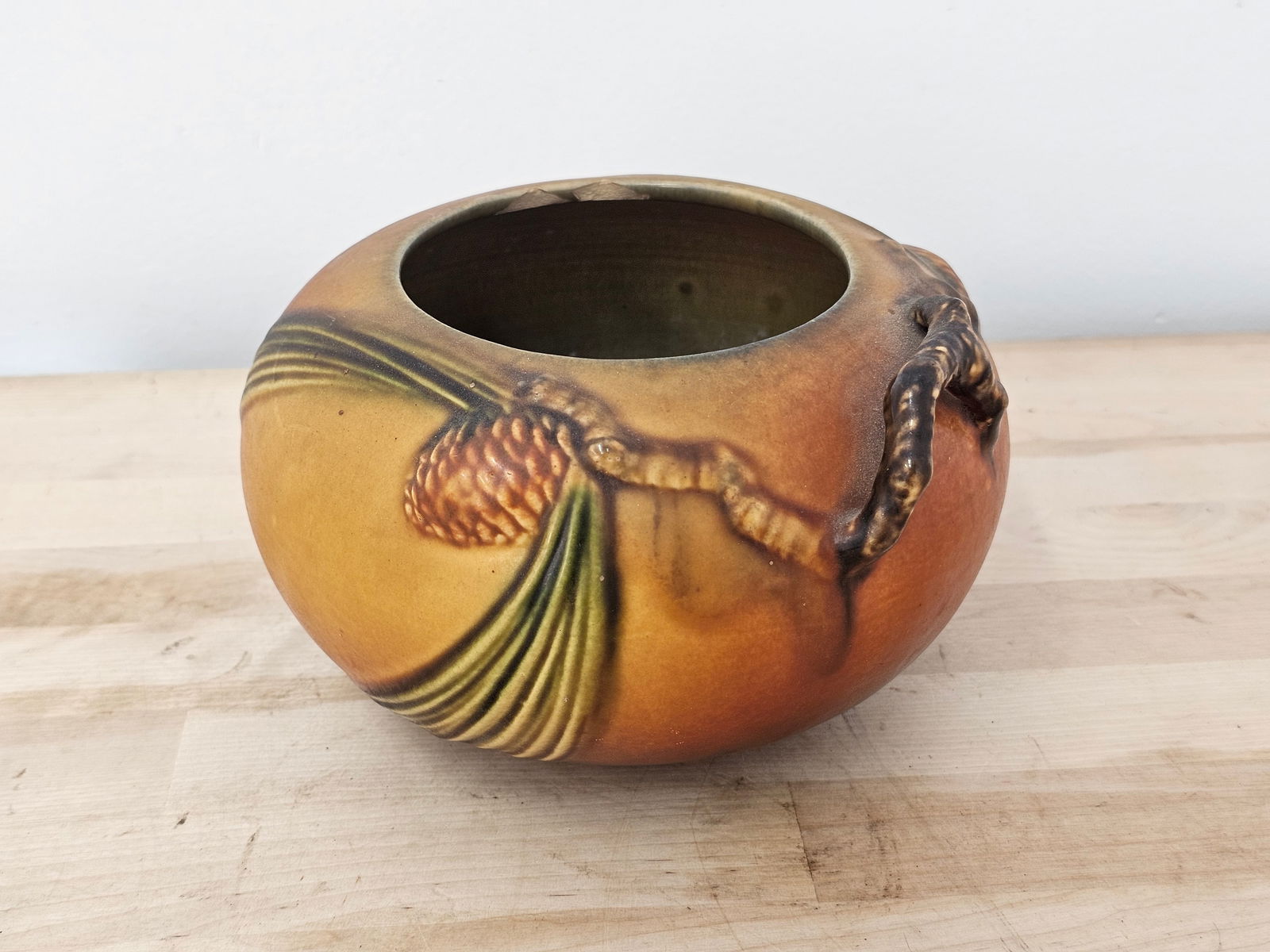 Roseville Pottery "Pinecone" Pattern Brown Vase / Dish (1 of 11)