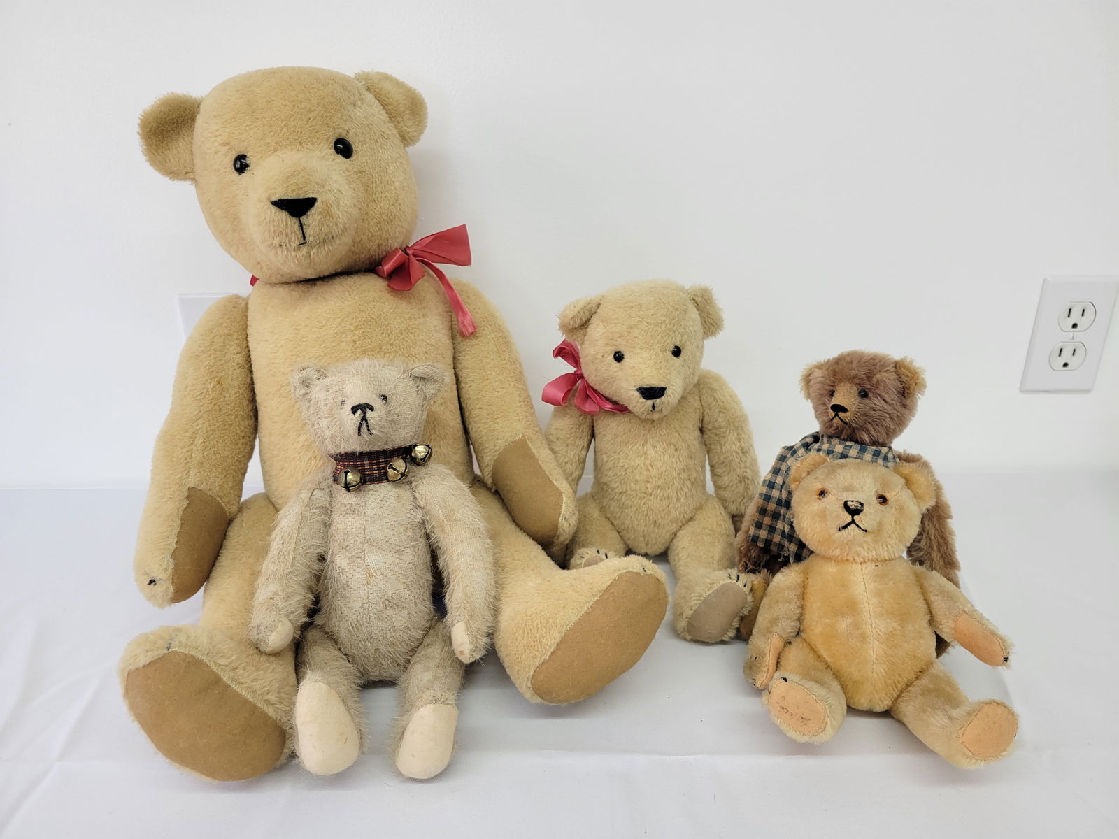 Lot of Vintage Style Mohair Teddy Bears (1 of 17)