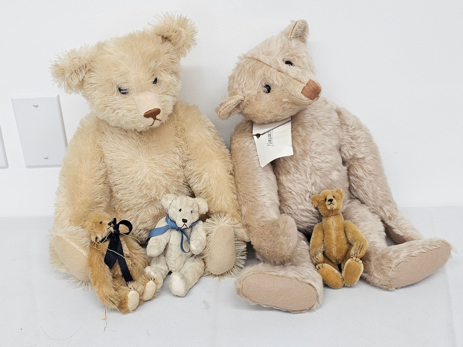 Lot of Vintage Style White Mohair Teddy Bears (1 of 13)