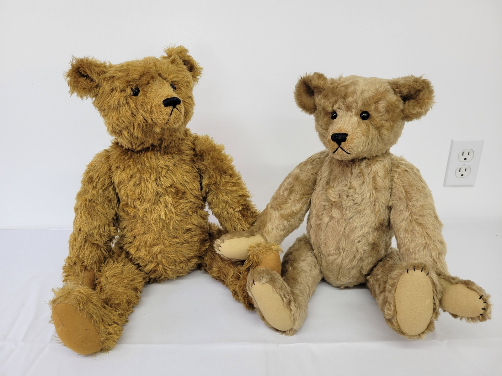 Pair of Vintage Style 25" Mohair Teddy Bears: This lot includes a pair of vintage style Mohair teddy bears. The conditions are all overall good, from the home of an avid collector. See lot photos for more details on the lots contents and conditio