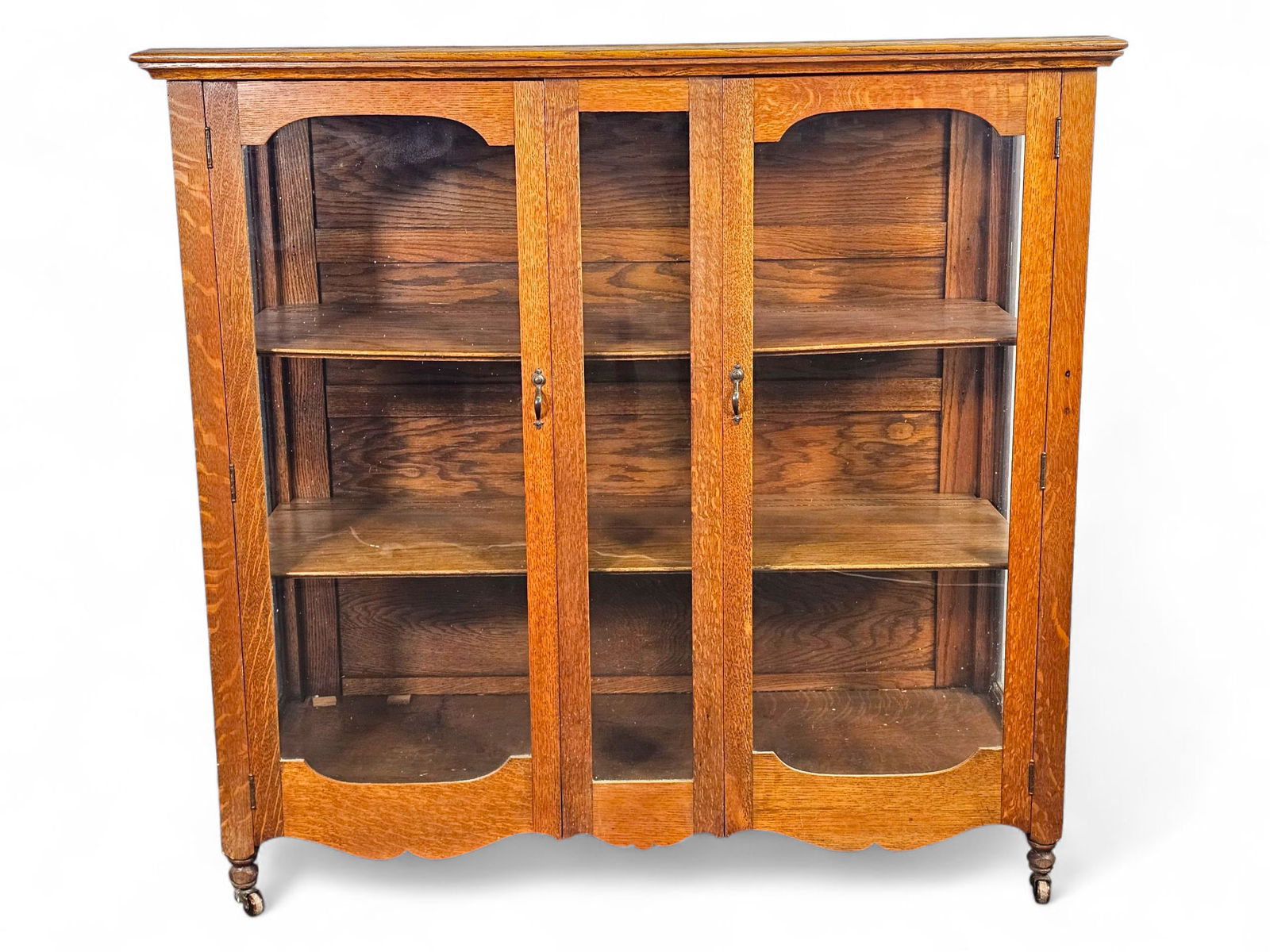 19 th C. Victorian Quartersawn Oak Display / Curio Cabinet (1 of 10)