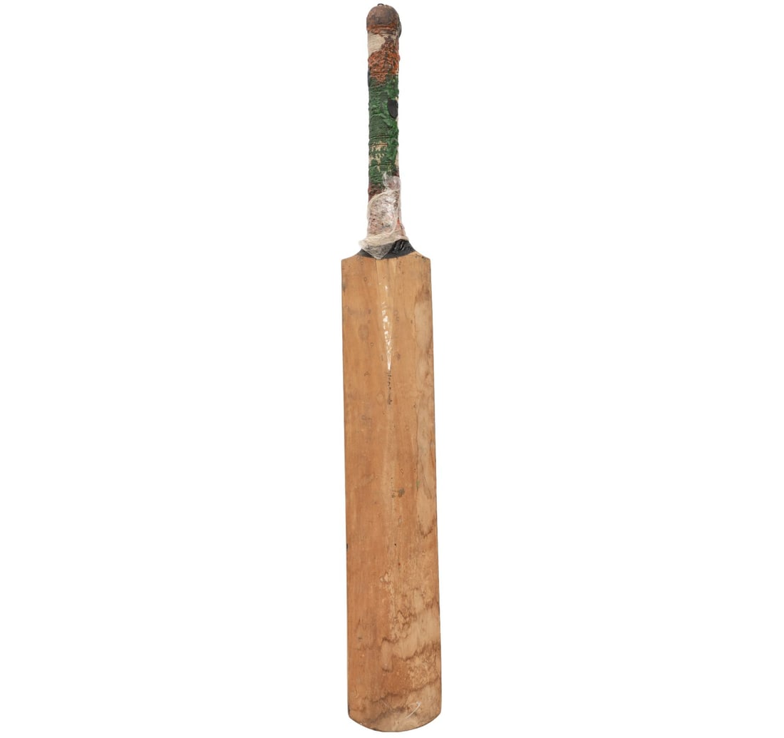 SACHIN TENDULKAR'S AUTOGRAPHED HAND-PAINTED COMMEMORATIVE BAT - 3